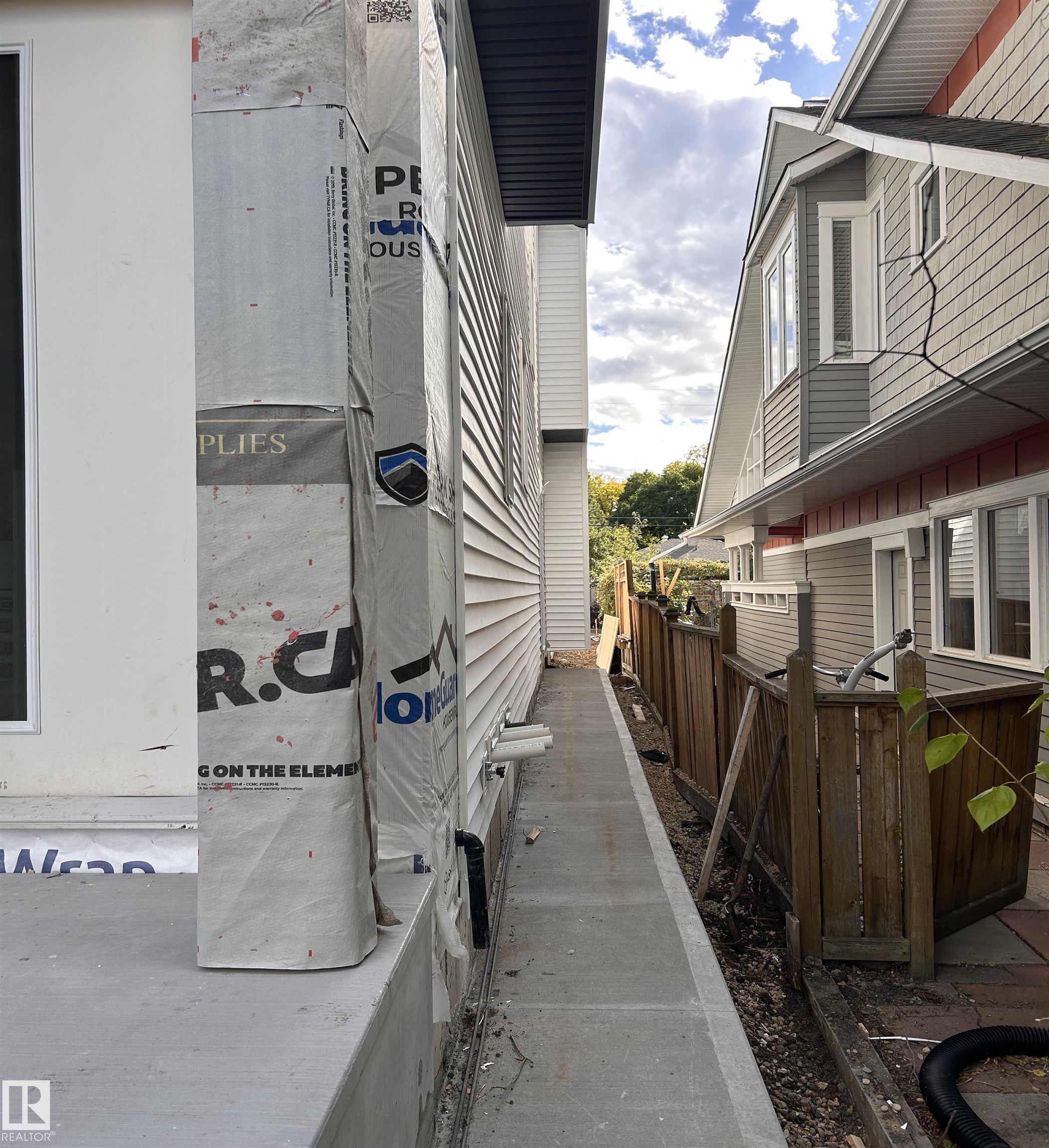 Photo 4 at 11613 79 Avenue NW, Belgravia, Edmonton