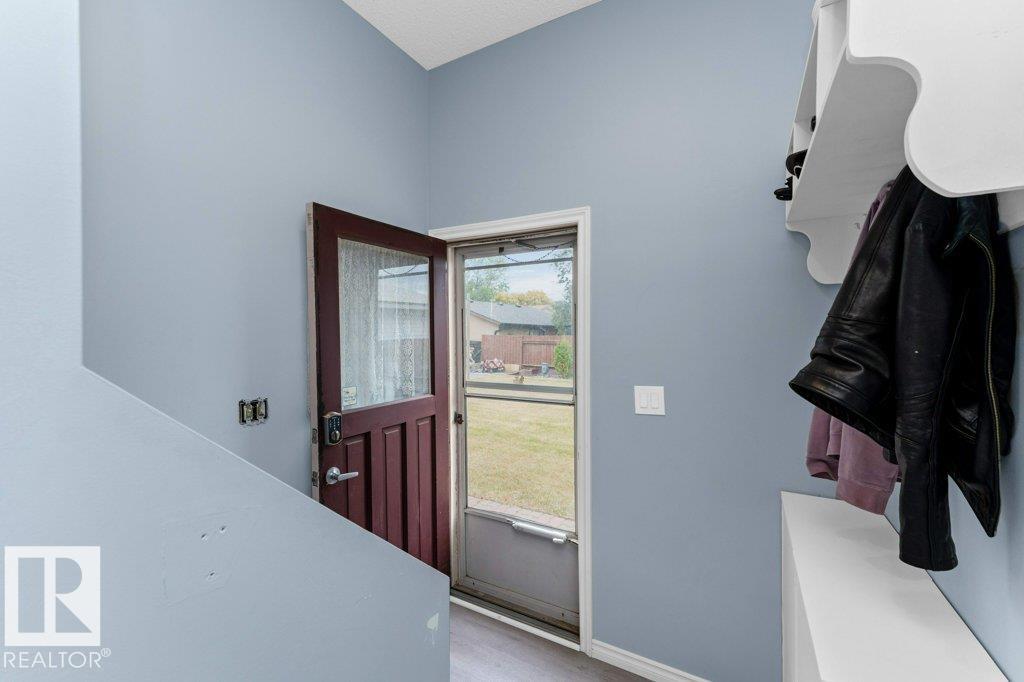 http://cdnparap120.paragonrels.com/ParagonImages/Property/p12/RAE/225372272/33/0/0/ec0b8c9f1fd57c2595a970797df6302a/1/8f51b51e45e5ef81072604ac2b6452aa/225372272-64622aac-0701-4ea2-a531-721e4e67542b.JPG
