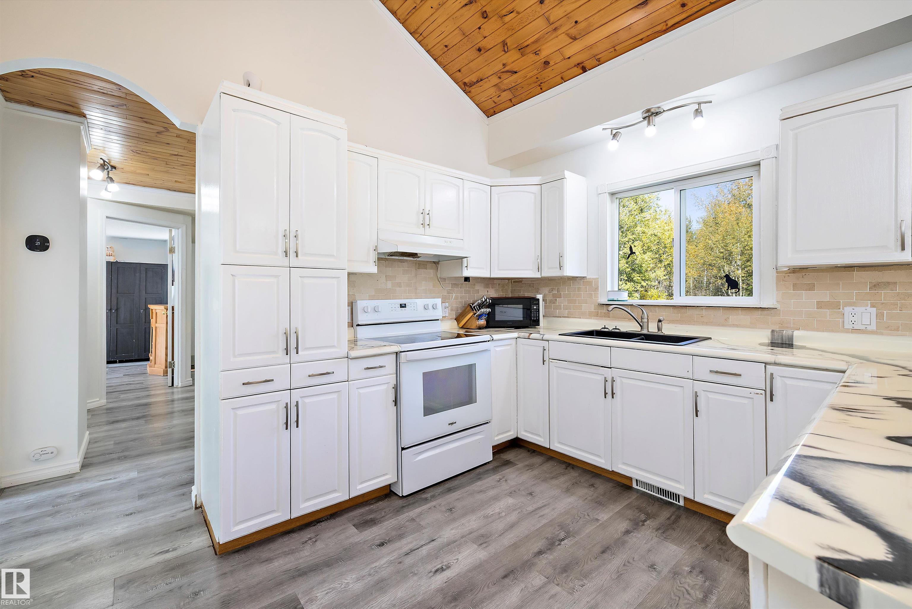 Photo 16 at 4 - 54113 Rge Road 13, Parkland Heights, Rural Parkland County