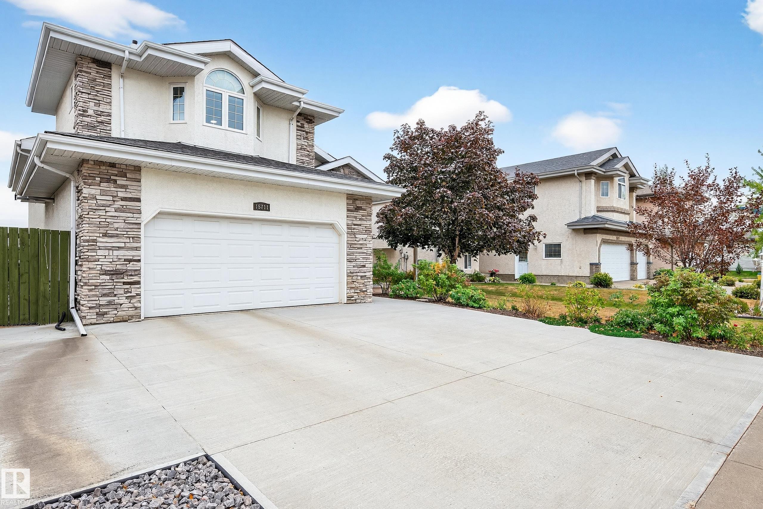 Photo 2 at 15711 135 Street NW, Carlton, Edmonton