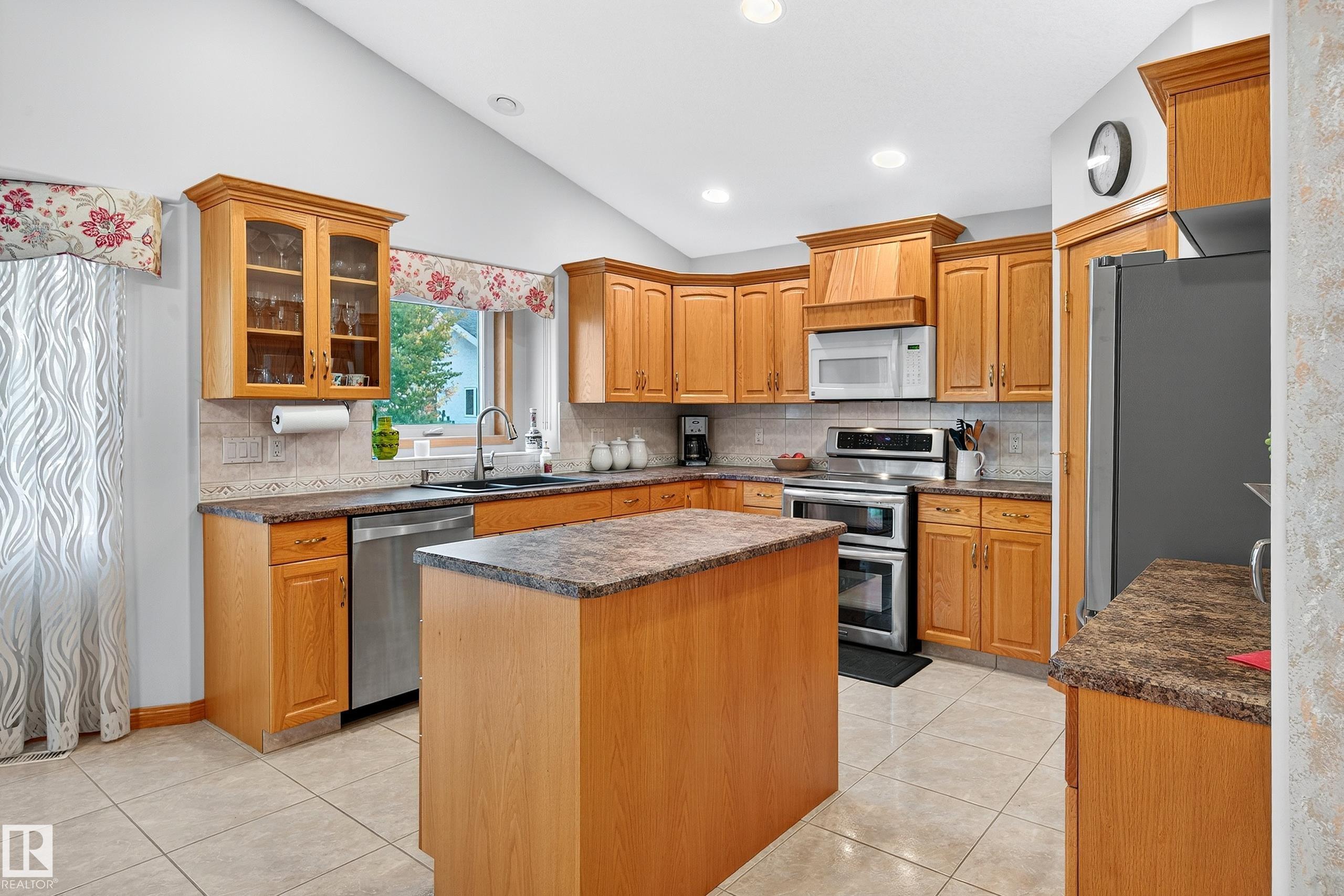 Photo 17 at 15711 135 Street NW, Carlton, Edmonton