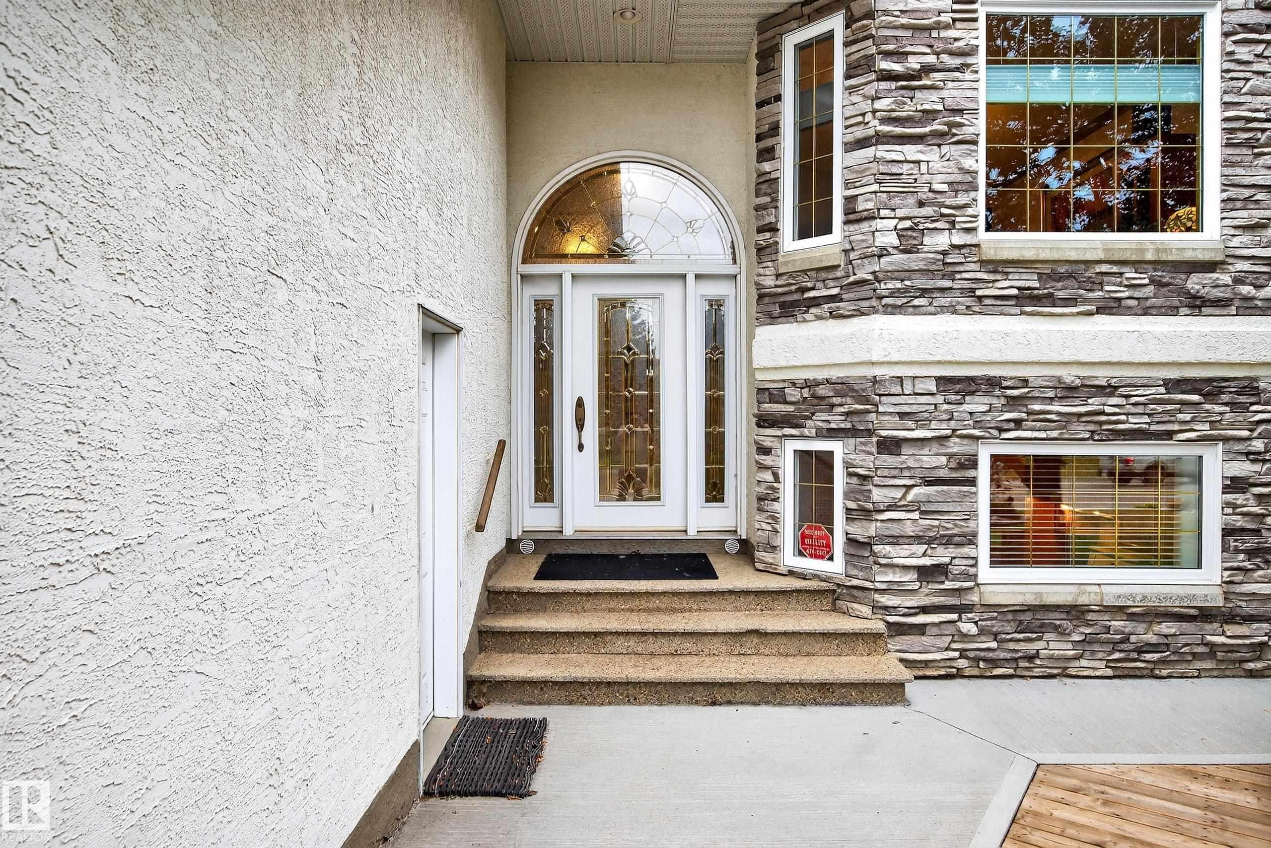 Photo 5 at 15711 135 Street NW, Carlton, Edmonton