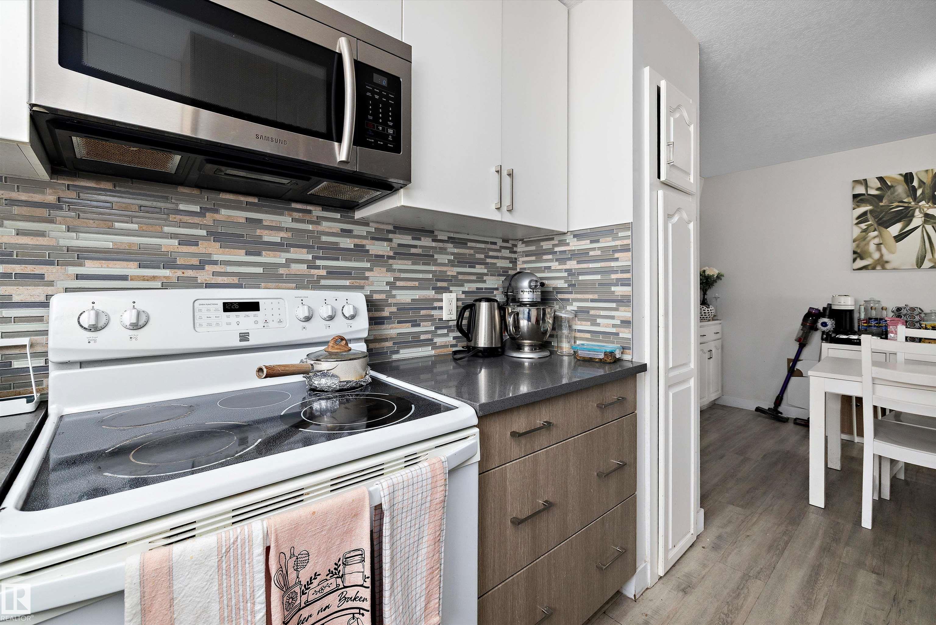Photo 10 at 10229/10231 159 Street NW, Britannia Youngstown, Edmonton