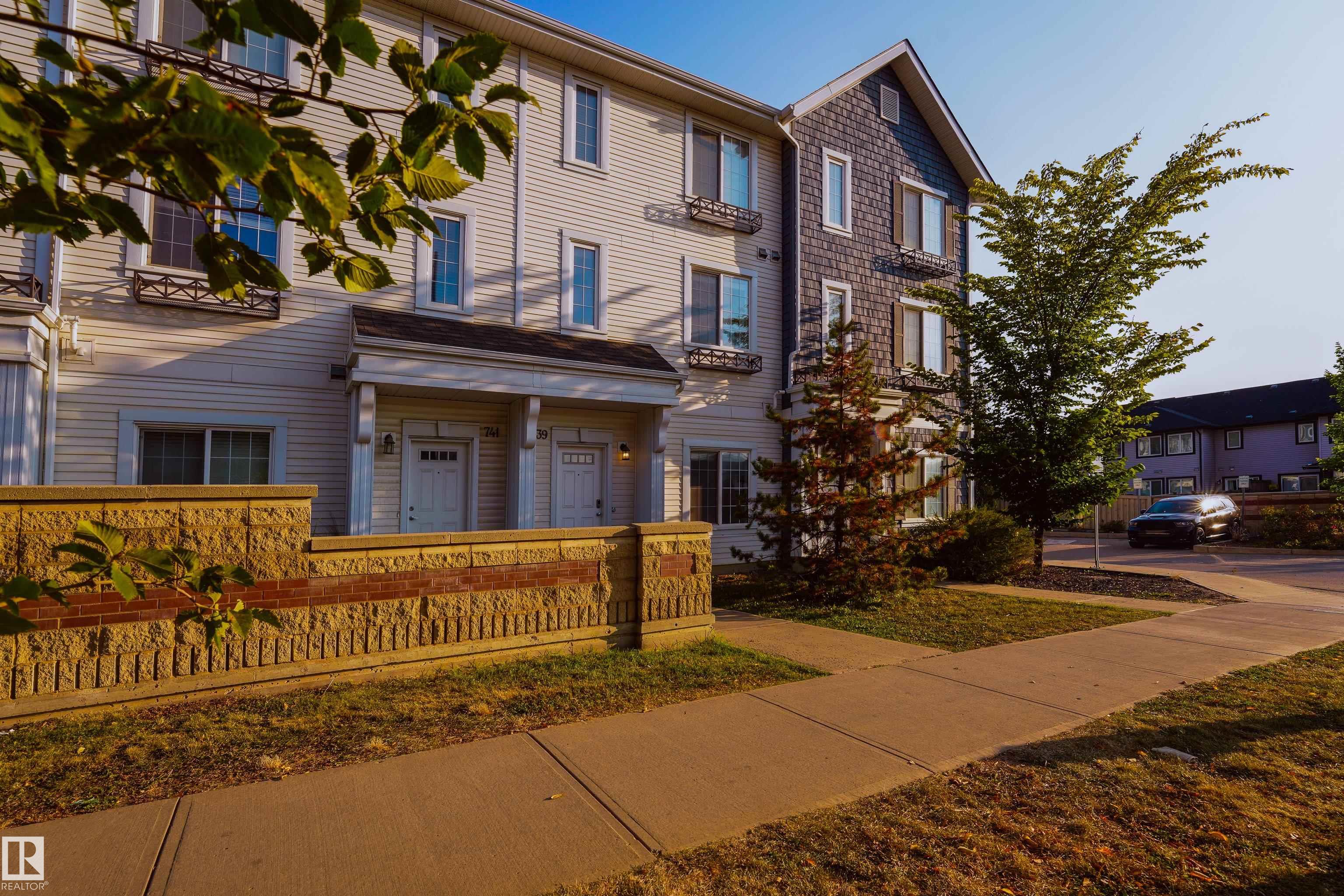 http://cdnparap120.paragonrels.com/ParagonImages/Property/p12/RAE/225372441/2/0/0/2a1ba5330093ebdfee20280962ad404b/1/304a628f4fe89dd02cd68facaba99bd4/225372441-4632dd2f-60fe-4fd7-946c-3a75533539d4.JPG