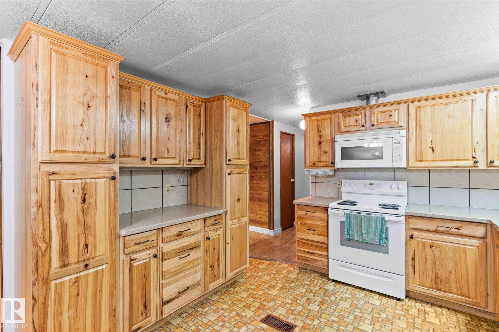 Photo 2 at 412 & 411 - 53303 Rge Road 31, Meso West I, Rural Parkland County
