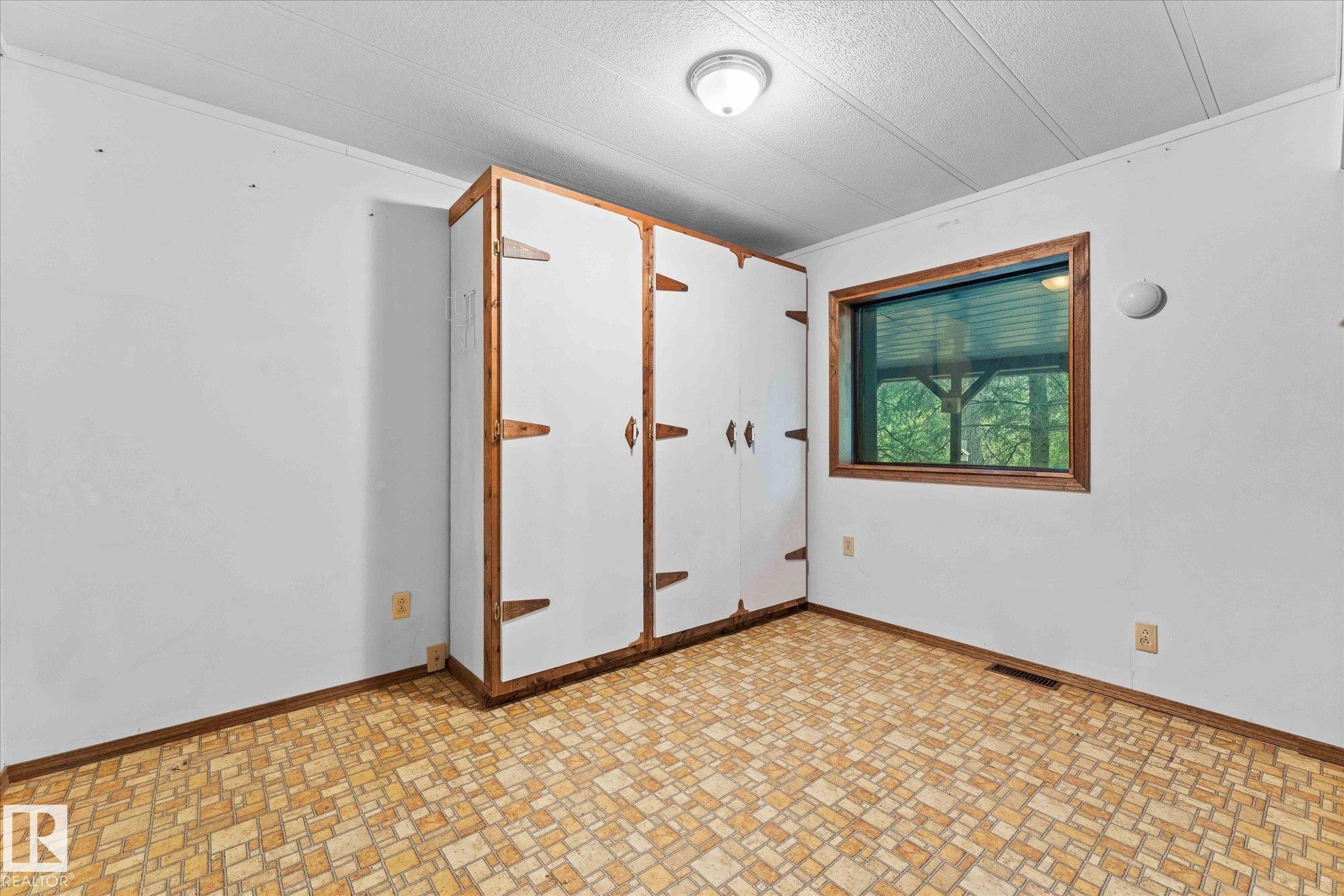 Photo 15 at 412 & 411 - 53303 Rge Road 31, Meso West I, Rural Parkland County