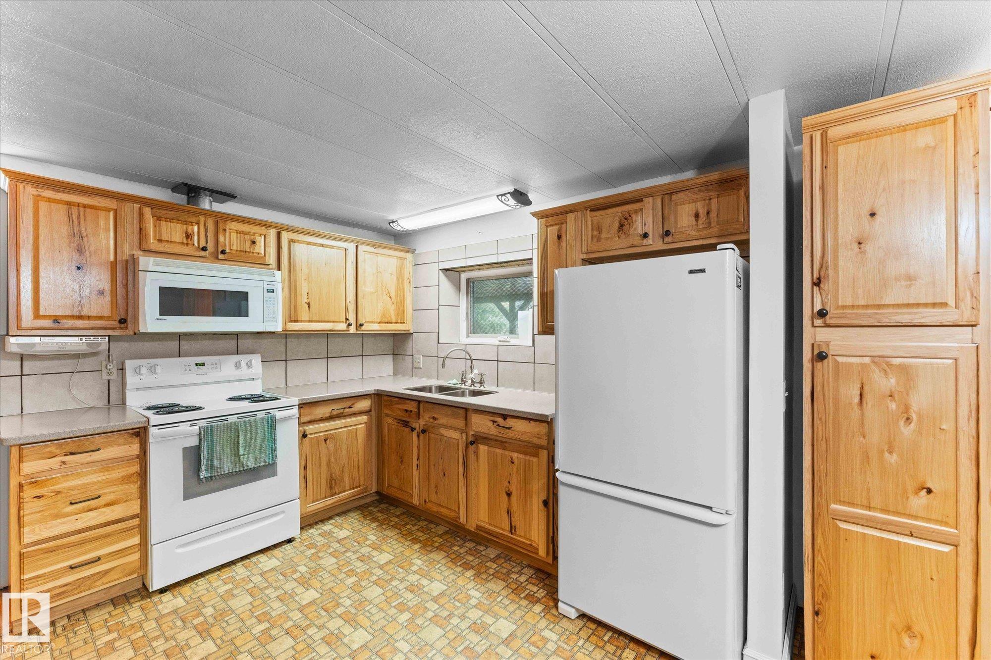 Photo 3 at 412 & 411 - 53303 Rge Road 31, Meso West I, Rural Parkland County