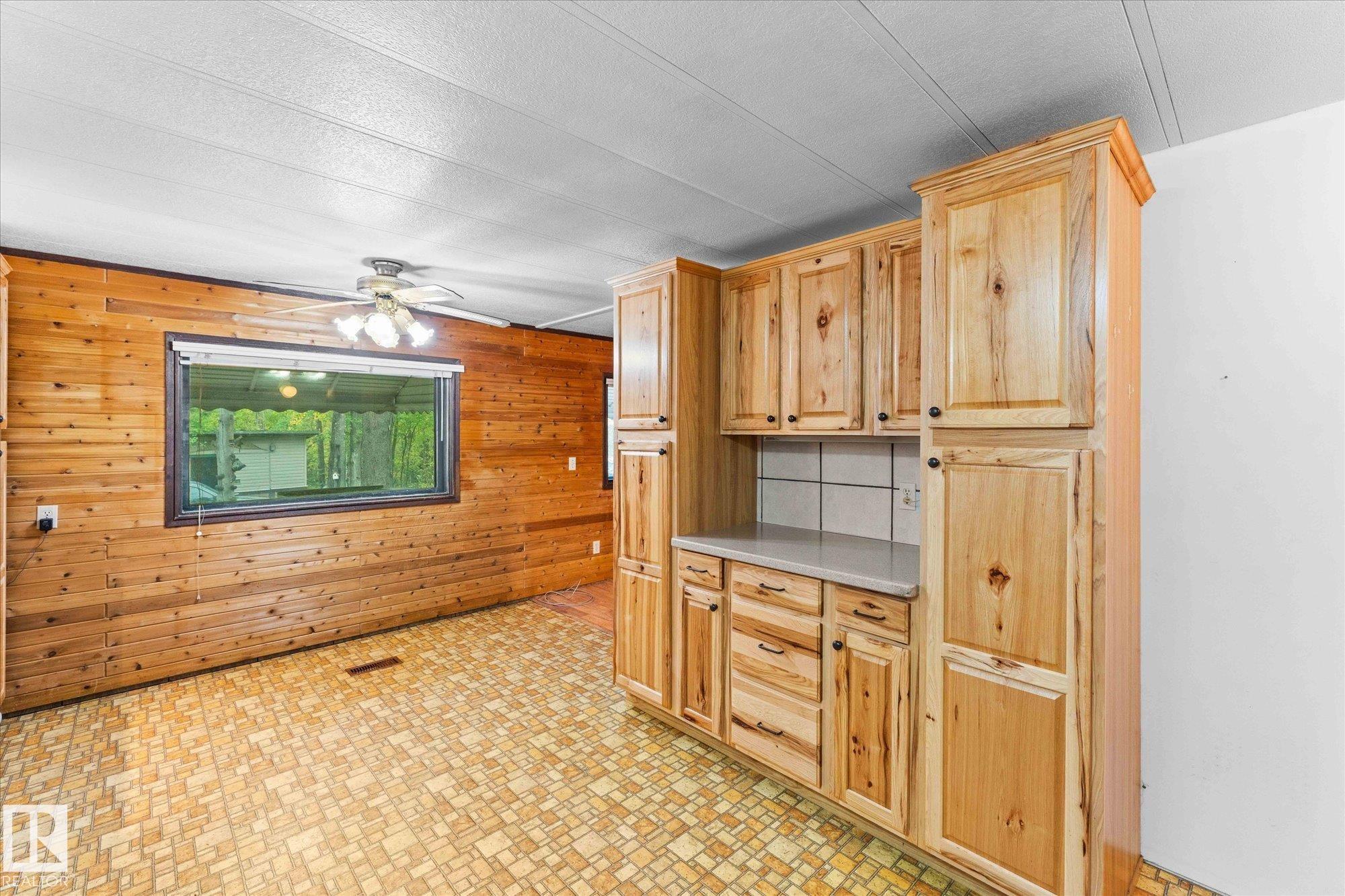 Photo 4 at 412 & 411 - 53303 Rge Road 31, Meso West I, Rural Parkland County