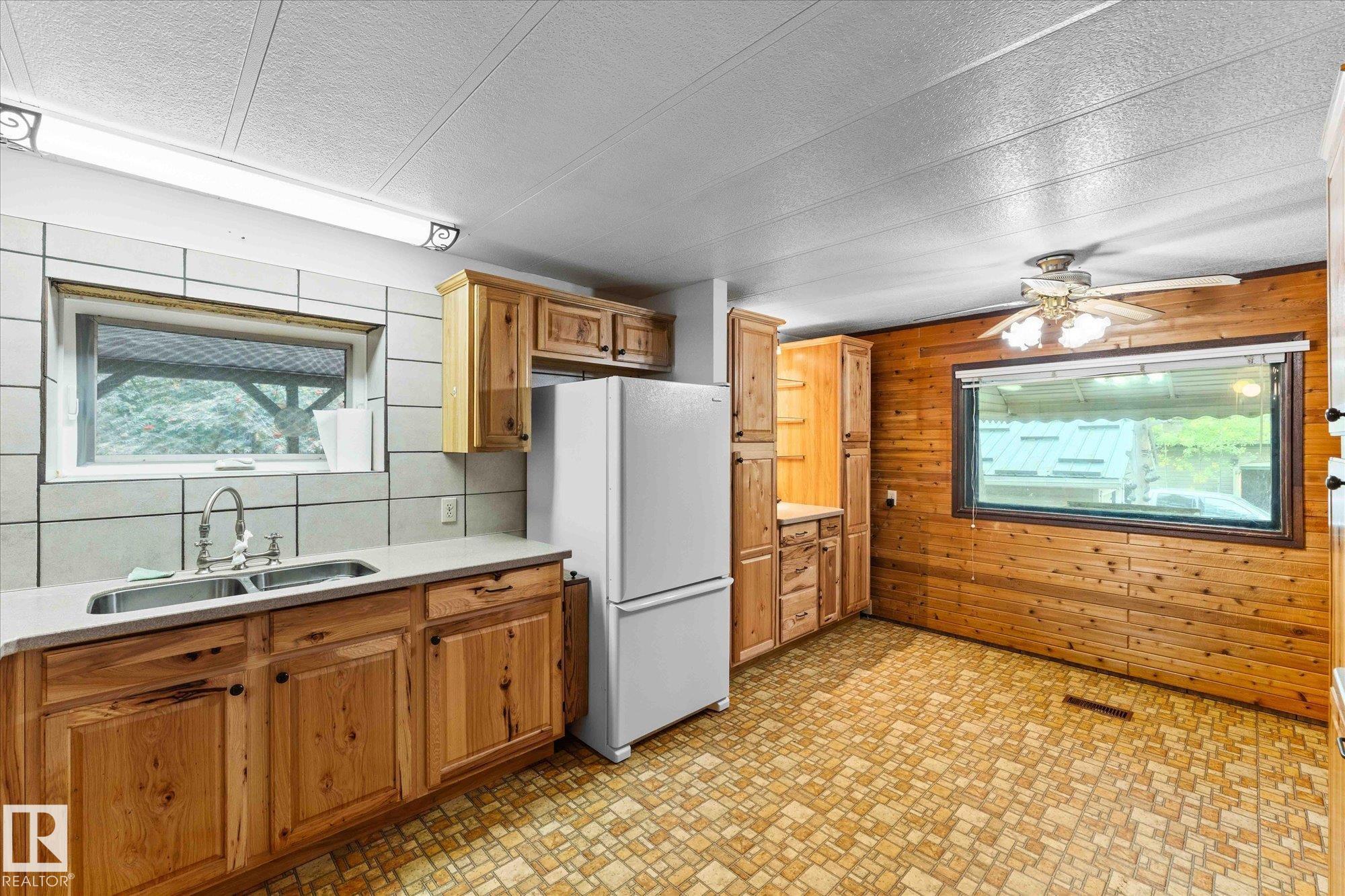 Photo 5 at 412 & 411 - 53303 Rge Road 31, Meso West I, Rural Parkland County