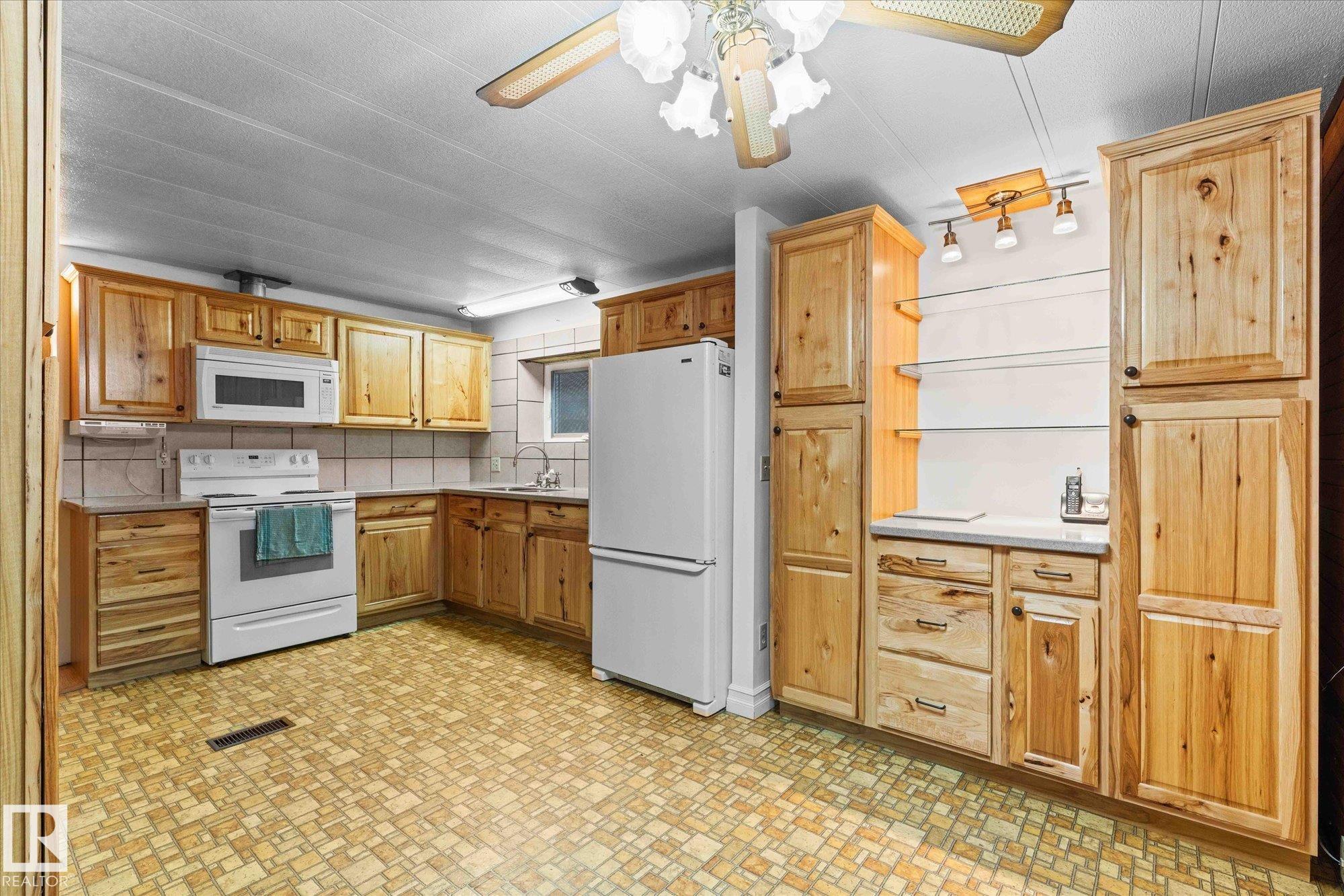 Photo 6 at 412 & 411 - 53303 Rge Road 31, Meso West I, Rural Parkland County