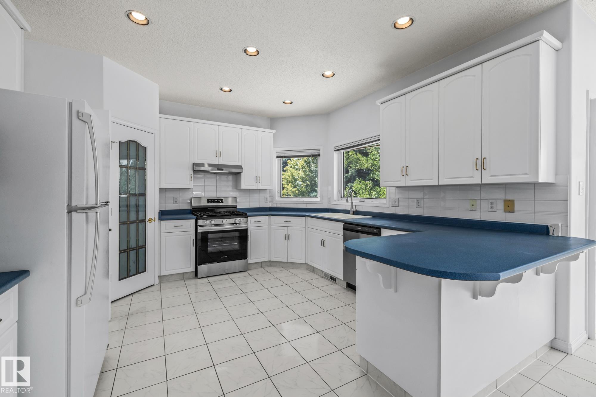 Photo 22 at 806 Reid Place NW, Rhatigan Ridge, Edmonton