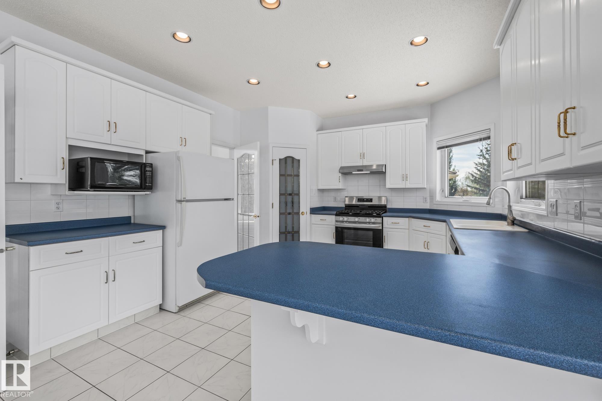 Photo 23 at 806 Reid Place NW, Rhatigan Ridge, Edmonton