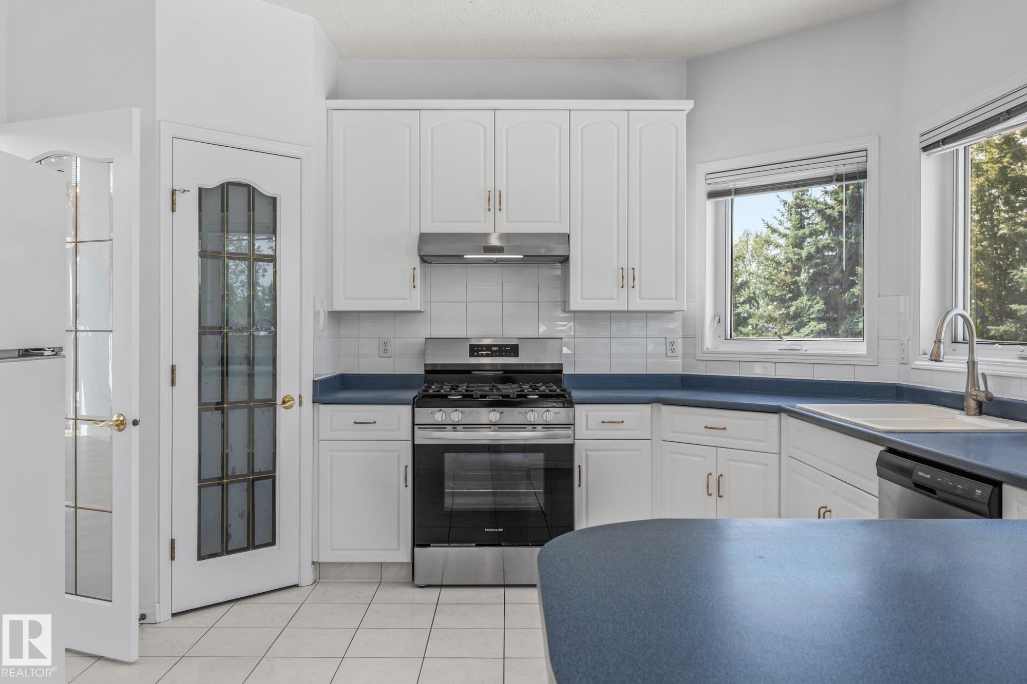 Photo 24 at 806 Reid Place NW, Rhatigan Ridge, Edmonton