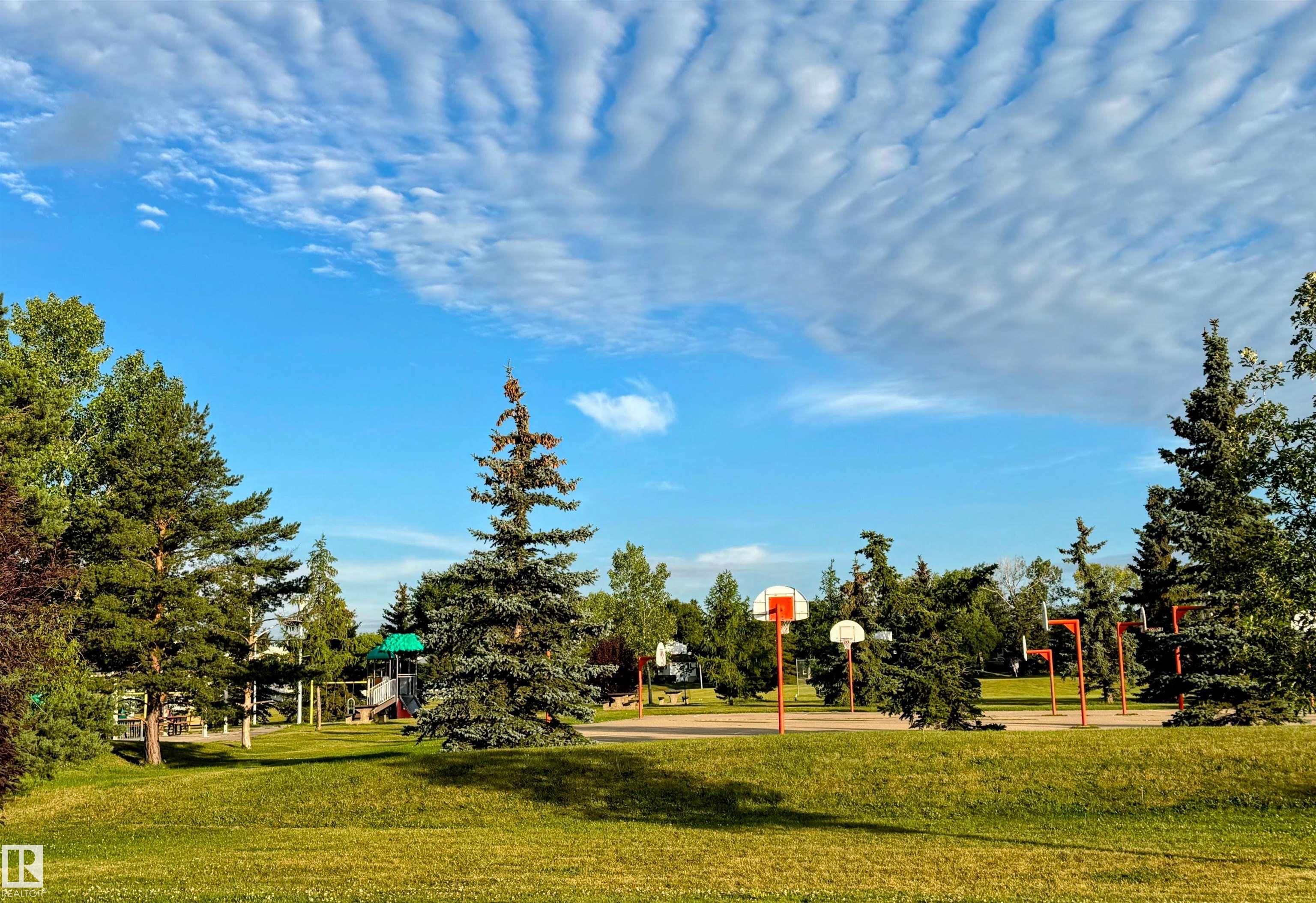 http://cdnparap120.paragonrels.com/ParagonImages/Property/p12/RAE/225372479/25/0/0/1a5c0918c68f066b3618c7bbf8eb67e5/1/75dff6c8706d15a734fc494b514372a3/225372479-0A524D3B-B4D4-4D91-82A1-3B49BC957345.JPG