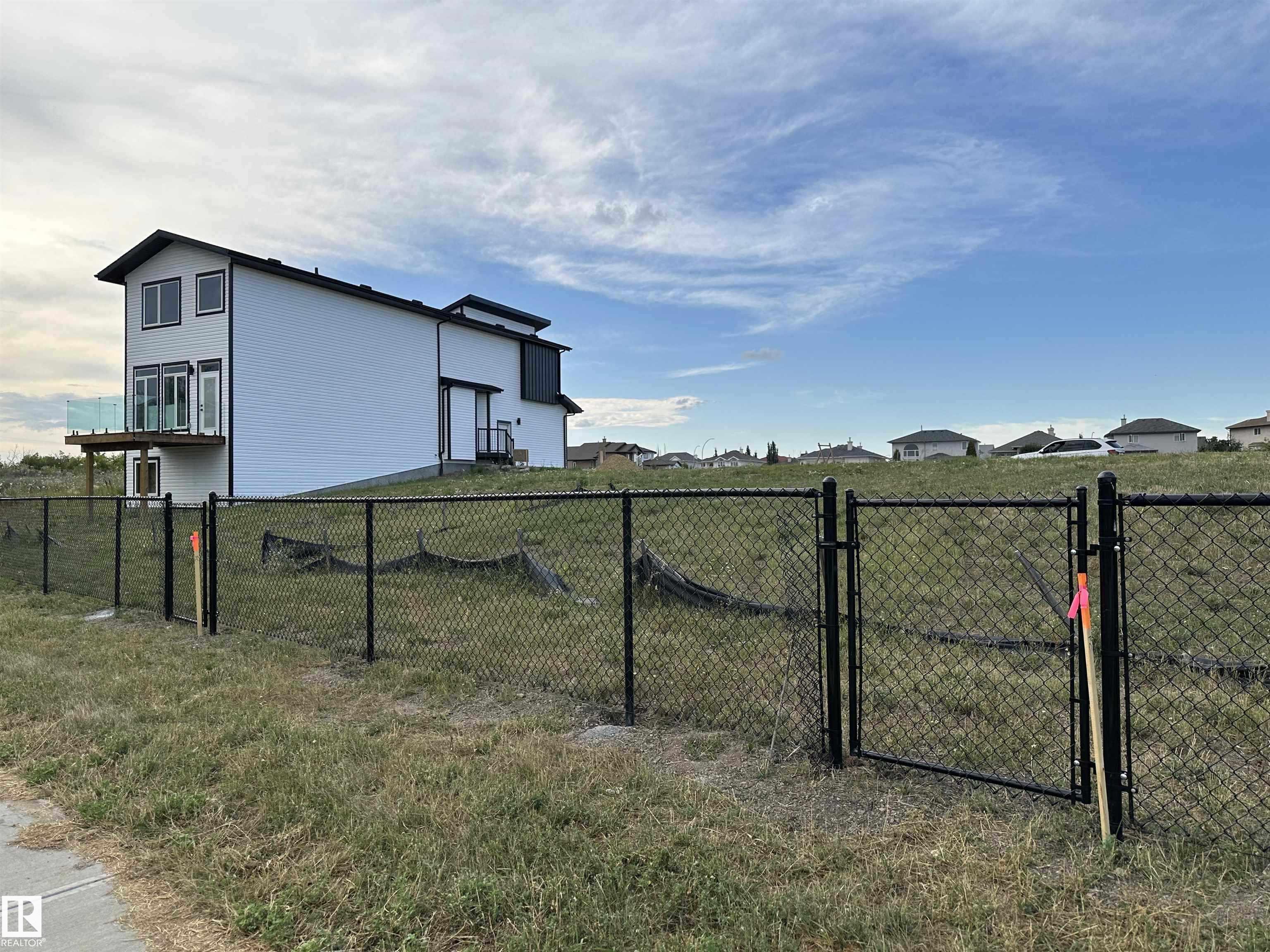 Photo 5 at 9227 156 Avenue NW, Eaux Claires, Edmonton
