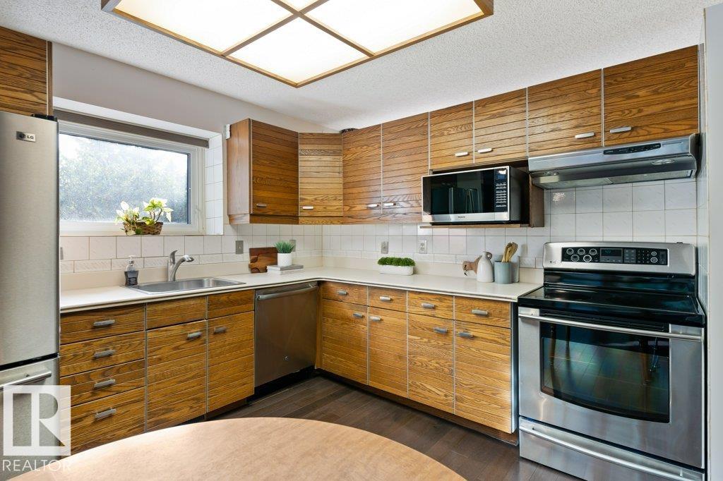Photo 12 at 14 Windermere Crescent, Woodlands, St. Albert