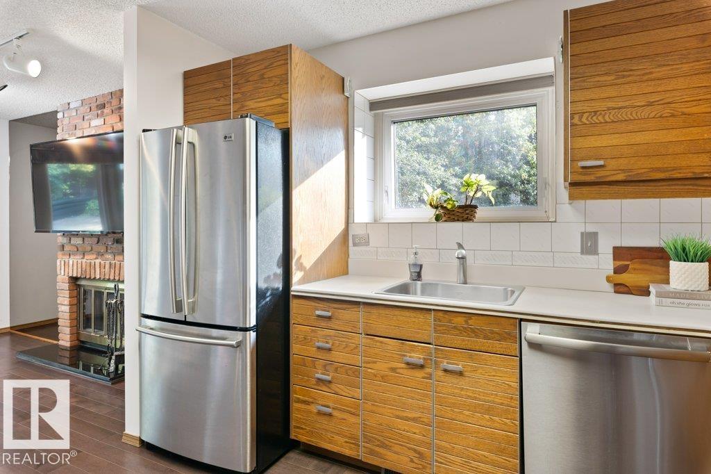 Photo 13 at 14 Windermere Crescent, Woodlands, St. Albert