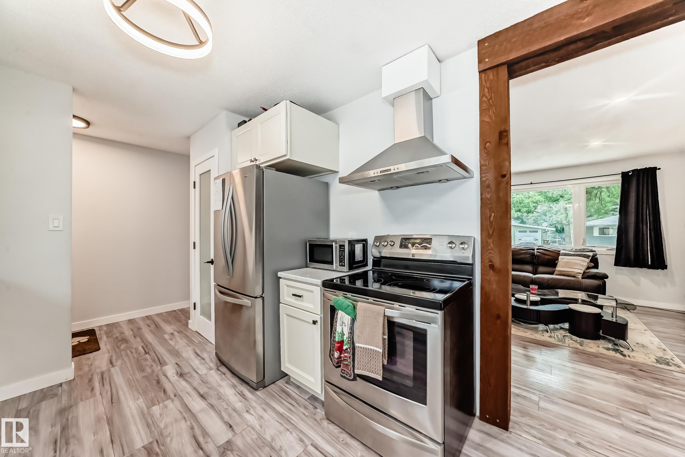 Photo 11 at 6 Beacon Crescent, Braeside, St. Albert