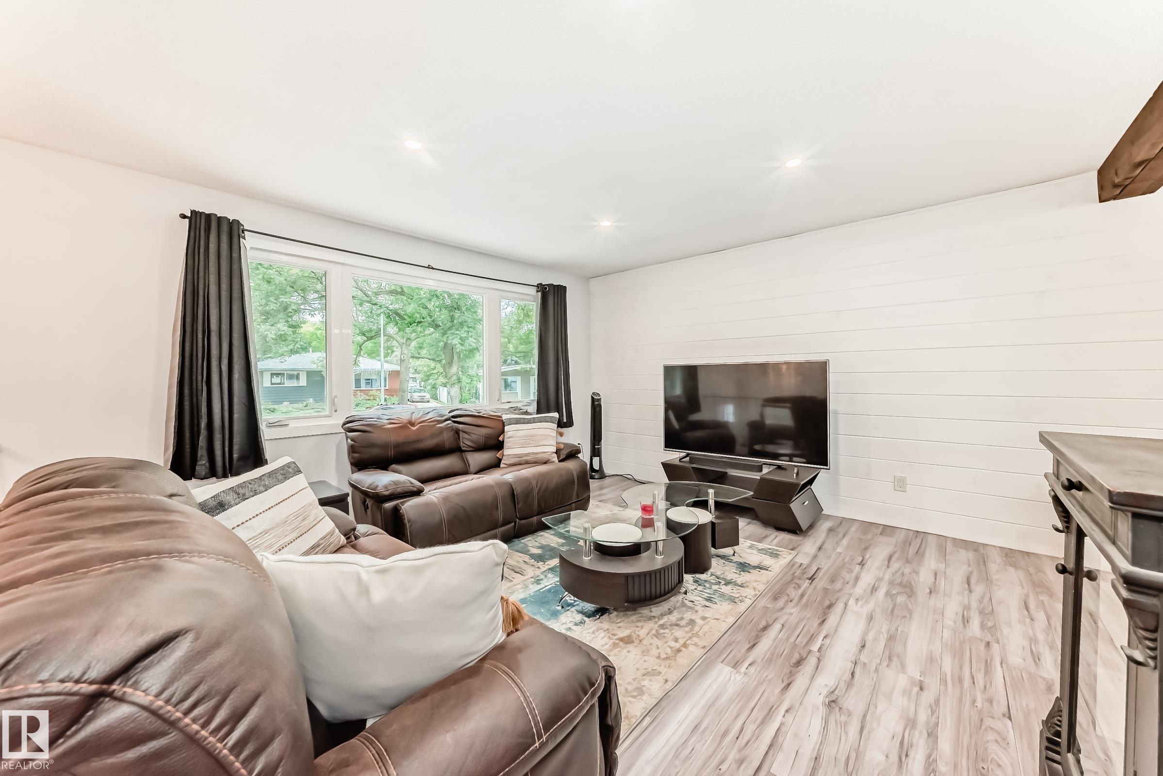 Photo 8 at 6 Beacon Crescent, Braeside, St. Albert