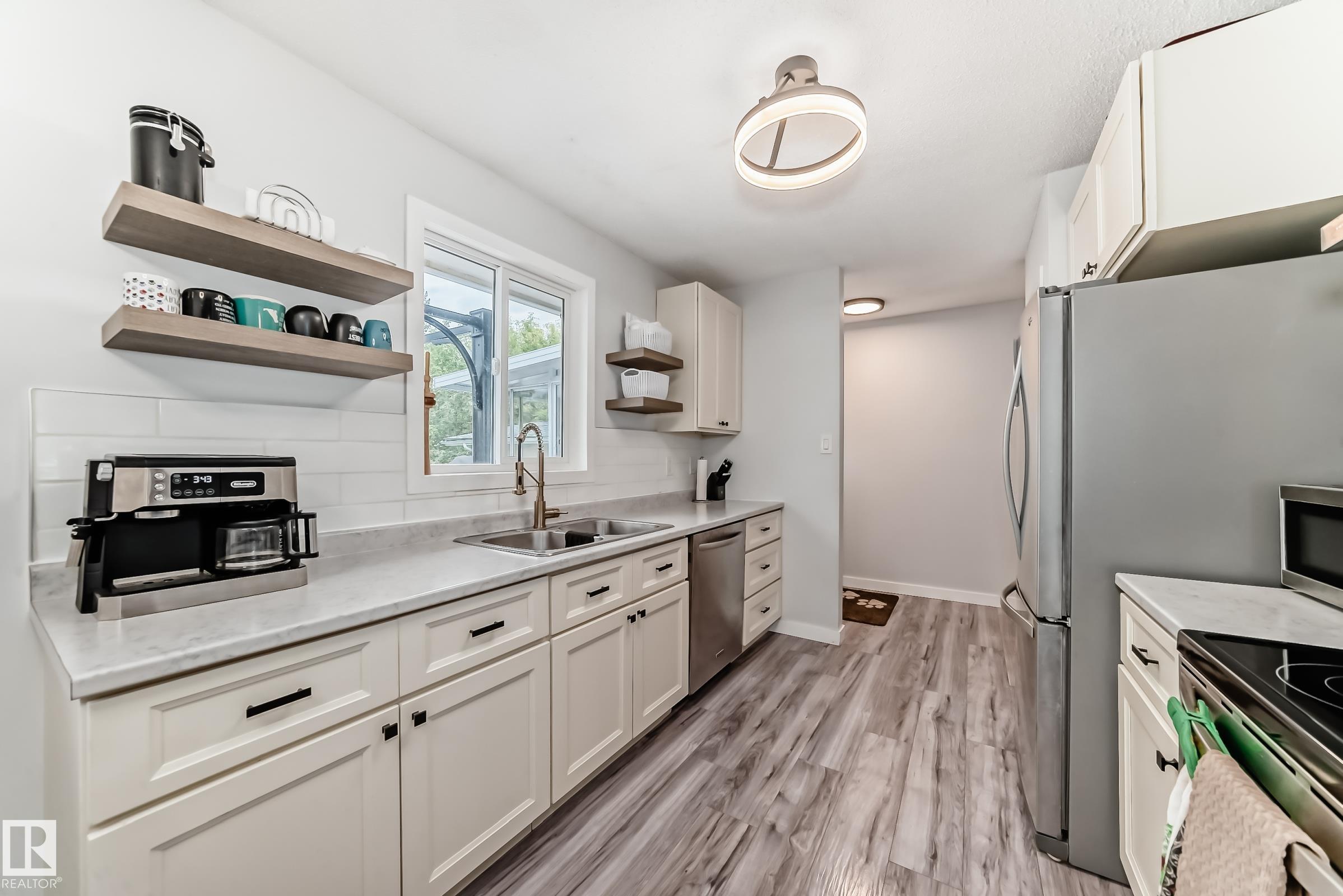 Photo 9 at 6 Beacon Crescent, Braeside, St. Albert