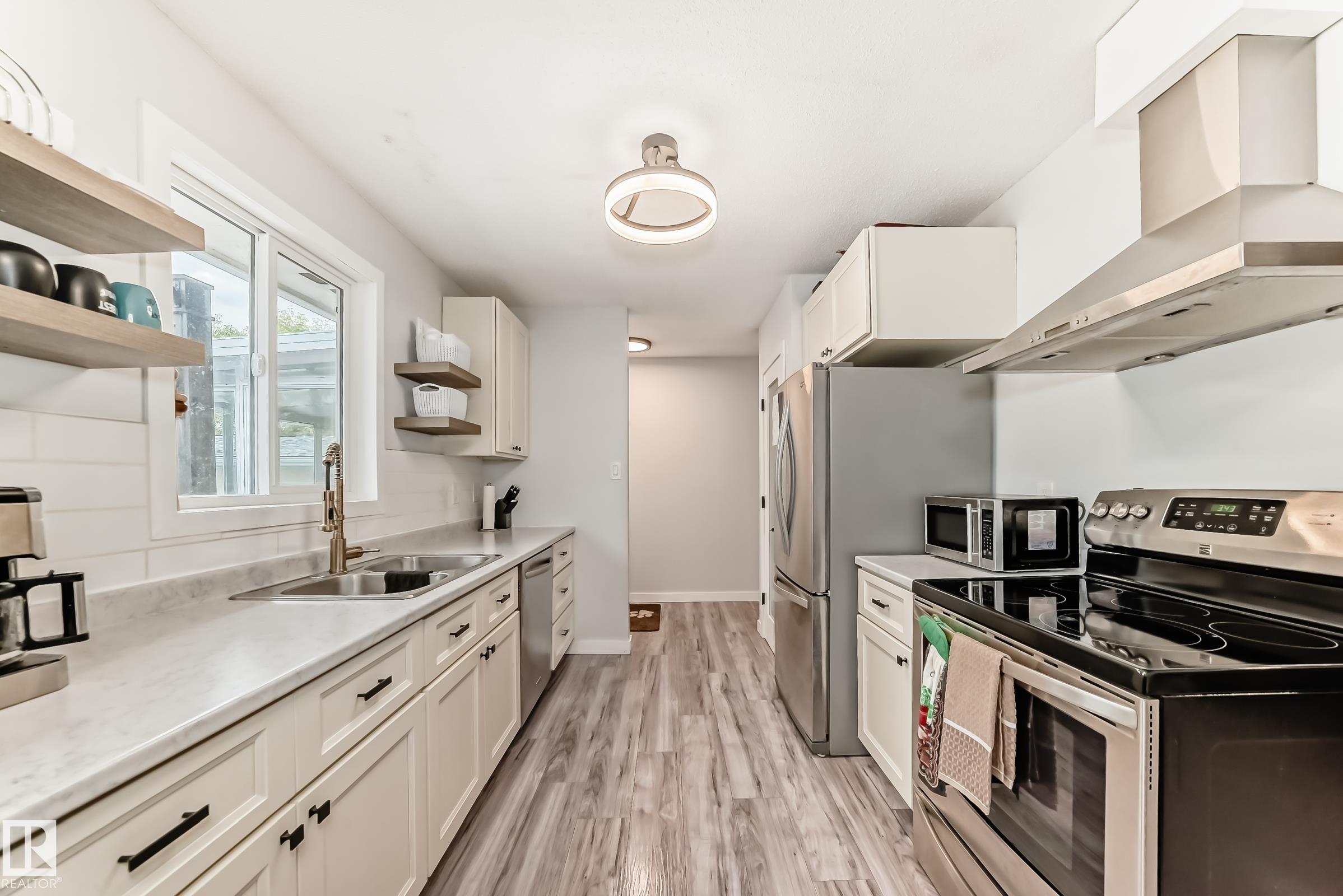 Photo 10 at 6 Beacon Crescent, Braeside, St. Albert