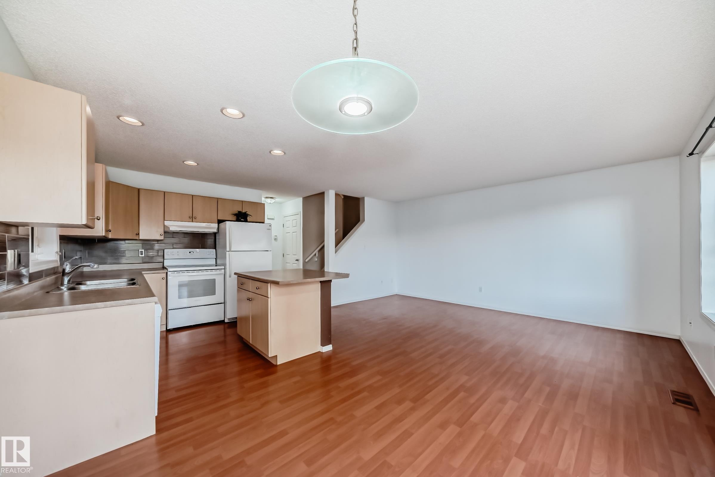 Photo 6 at 34 - 2021 Grantham Court NW, Glastonbury, Edmonton