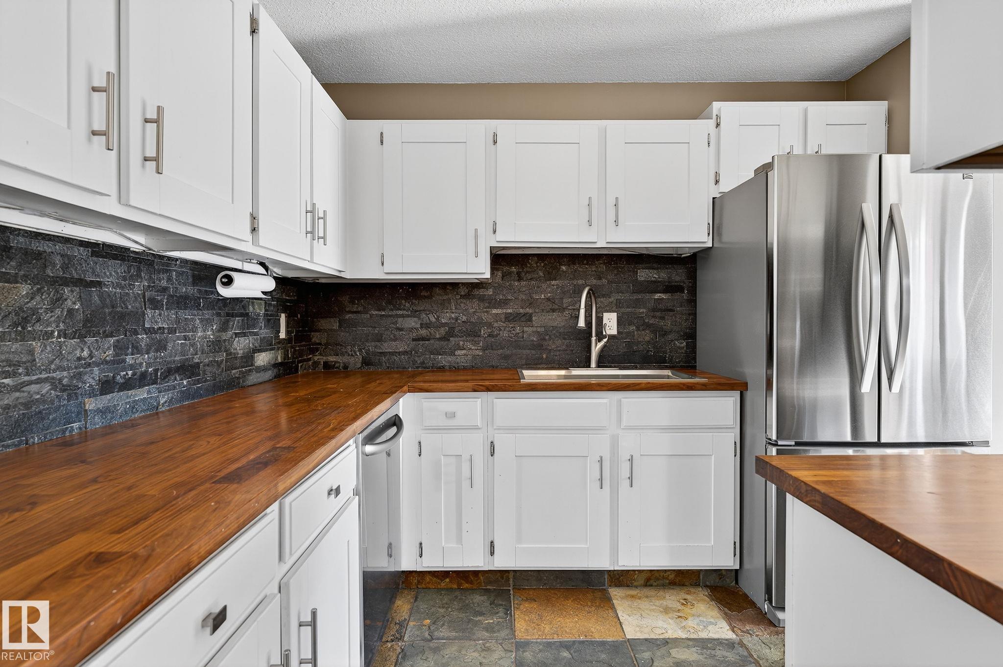 Photo 11 at 146 Callingwood Place NW, Callingwood South, Edmonton