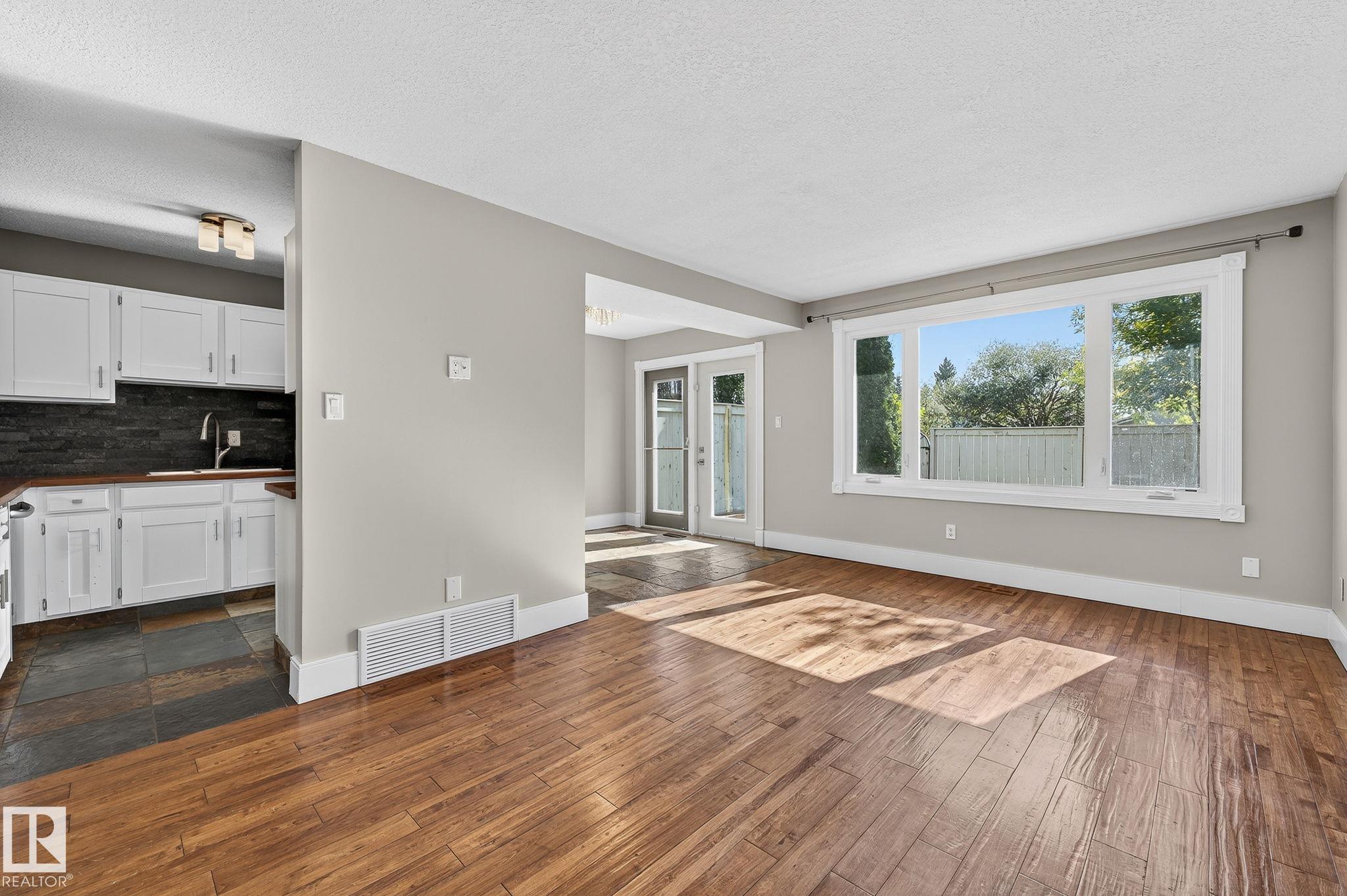 Photo 7 at 146 Callingwood Place NW, Callingwood South, Edmonton