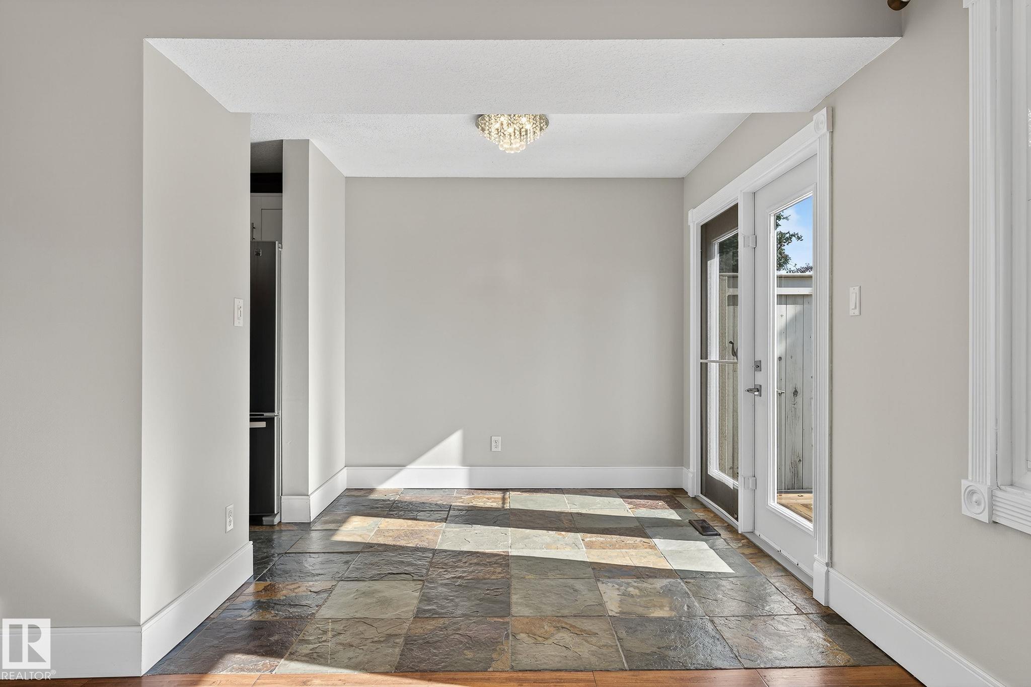 Photo 9 at 146 Callingwood Place NW, Callingwood South, Edmonton