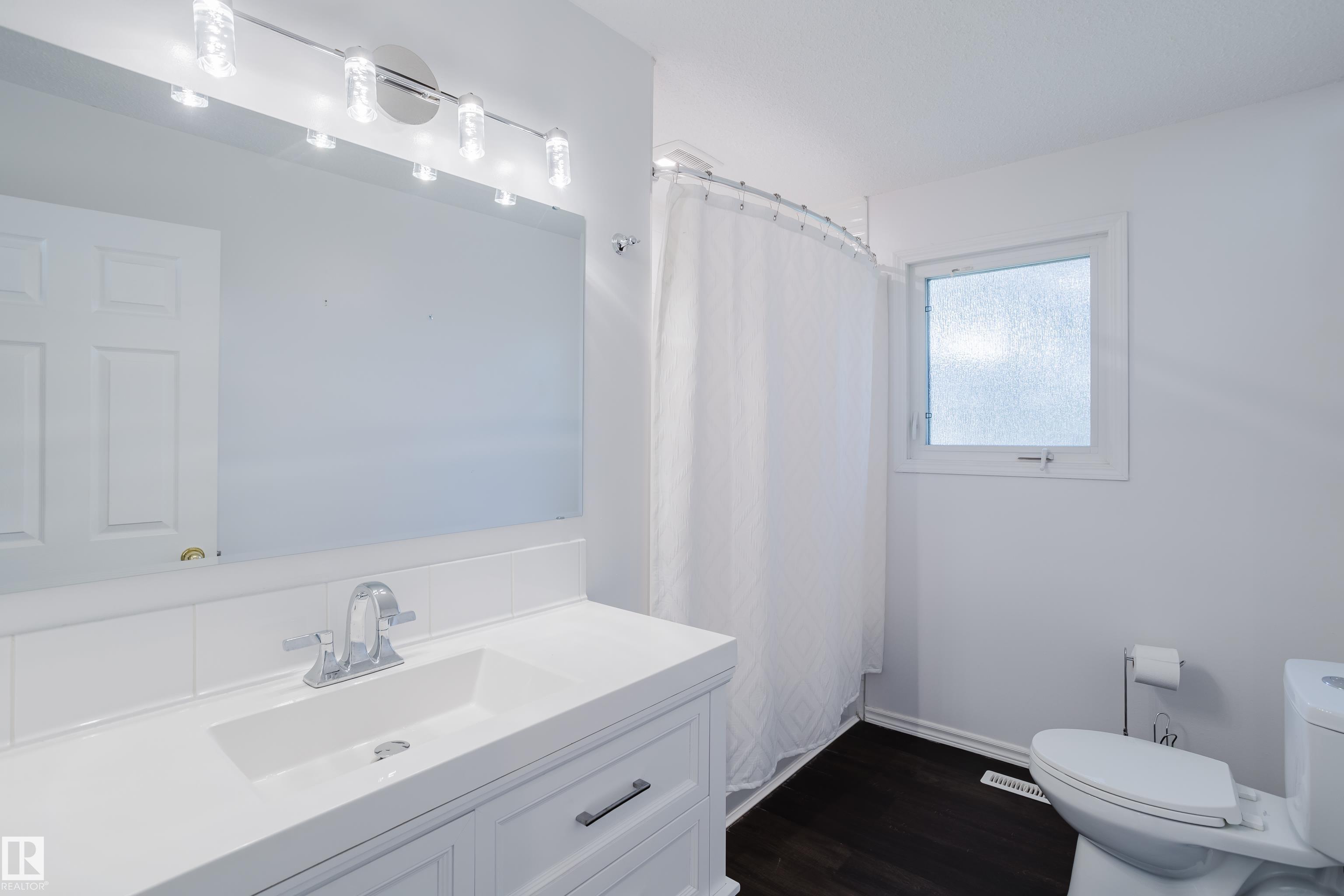 Photo 9 at 4102 43a Avenue, South Park, Leduc