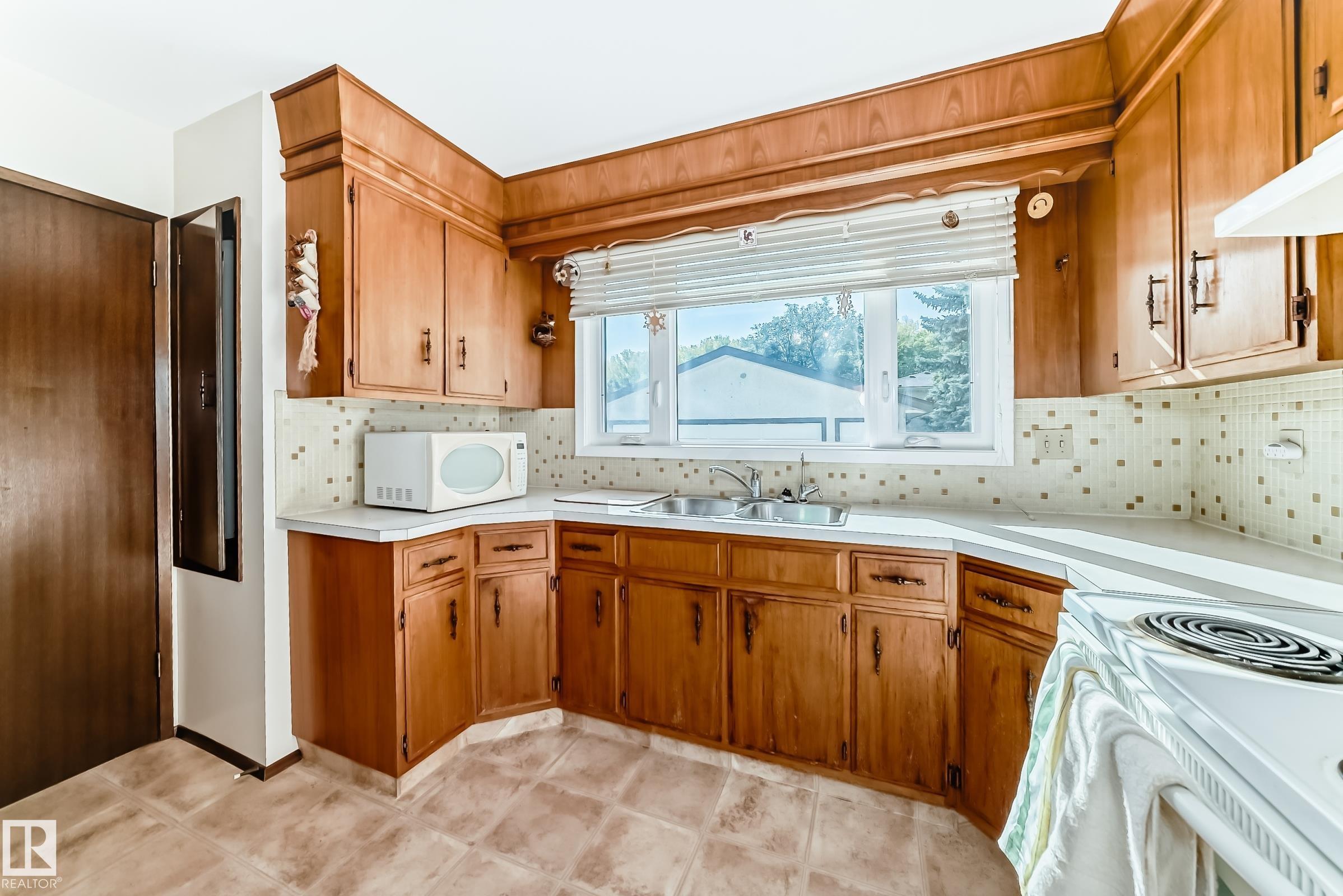 Photo 8 at 70 Fleetwood Crescent, Forest Lawn, St. Albert