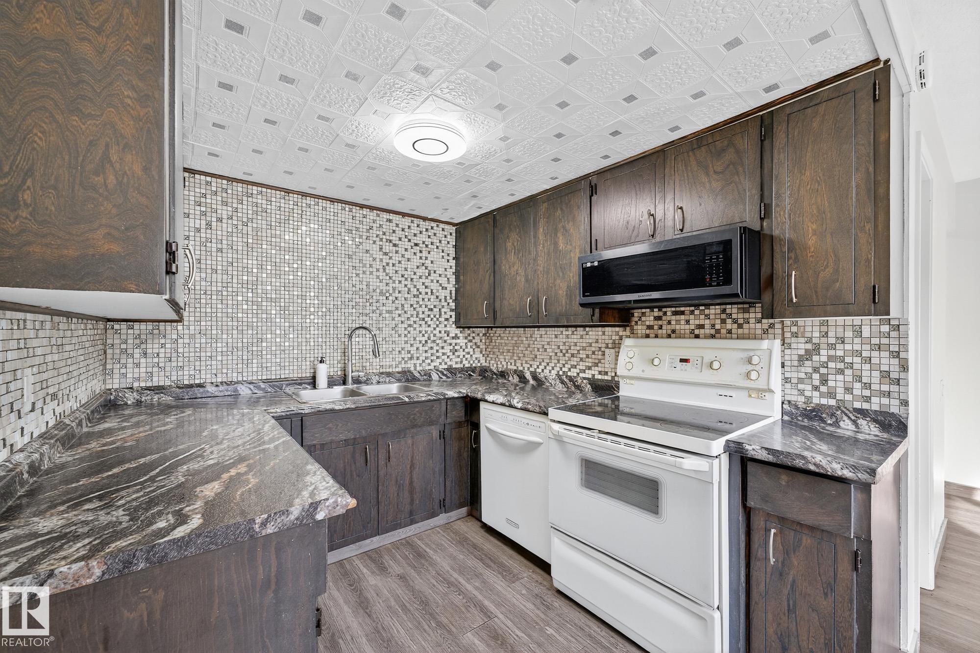 Photo 11 at 158 Mayfair Mews NW, Northmount, Edmonton