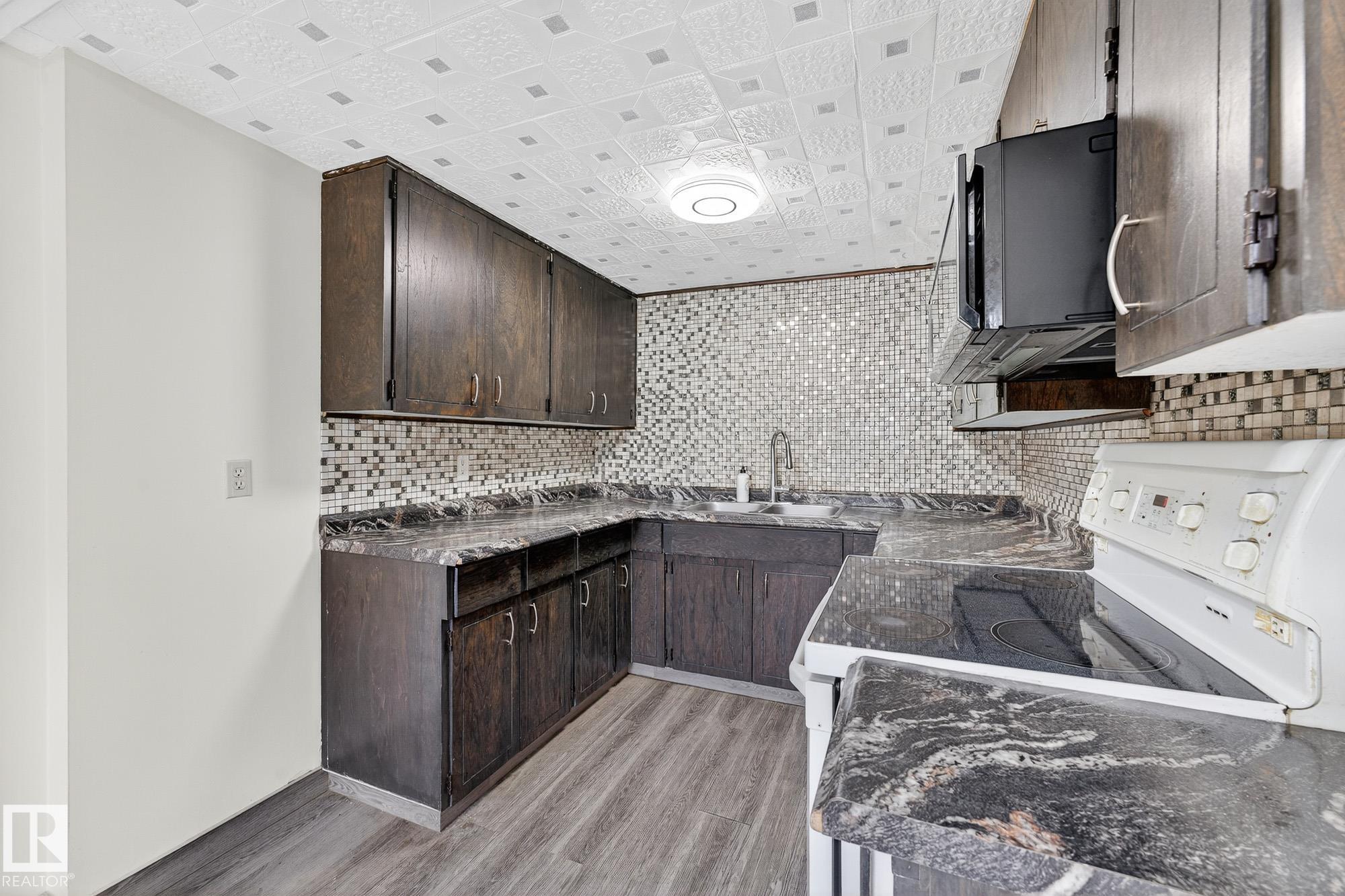 Photo 13 at 158 Mayfair Mews NW, Northmount, Edmonton