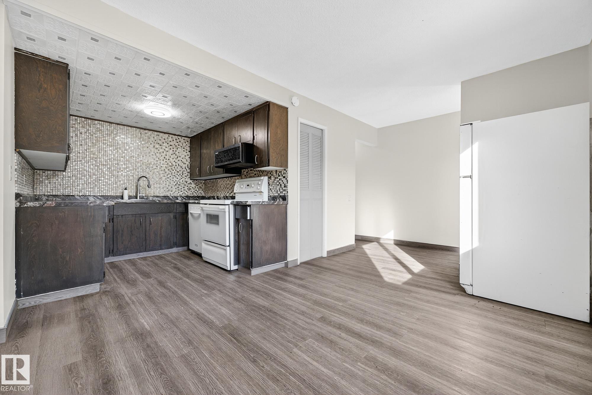 Photo 14 at 158 Mayfair Mews NW, Northmount, Edmonton
