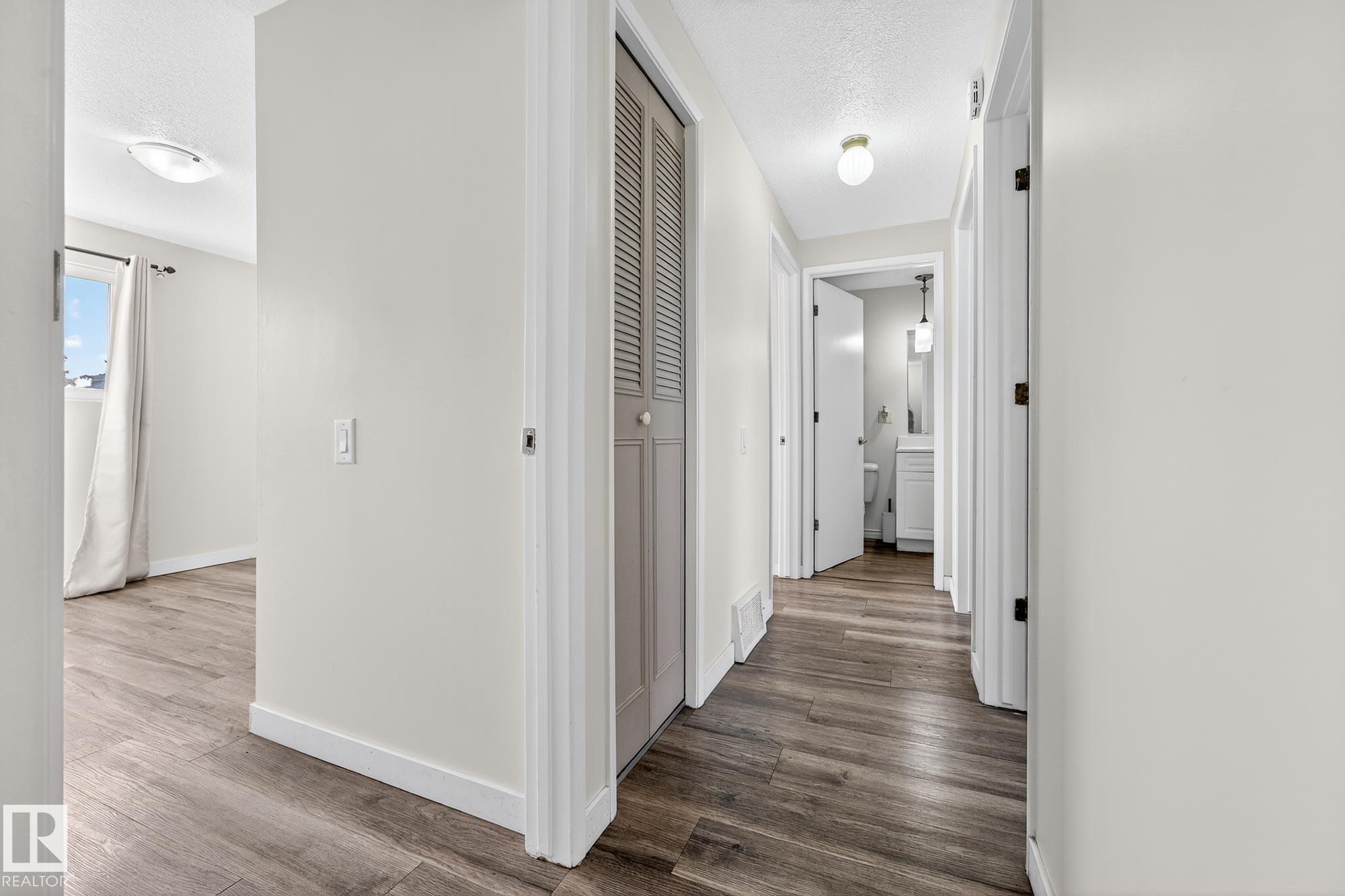 Photo 5 at 158 Mayfair Mews NW, Northmount, Edmonton