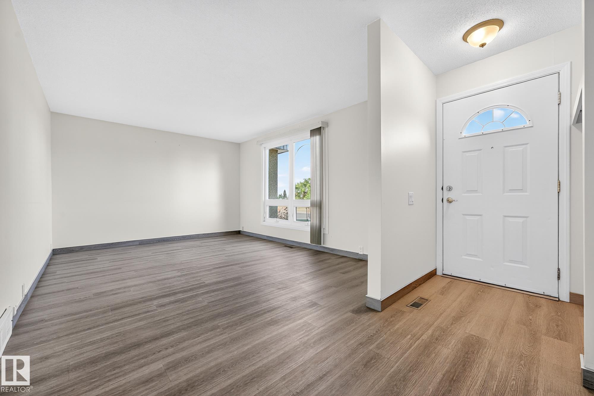 Photo 7 at 158 Mayfair Mews NW, Northmount, Edmonton