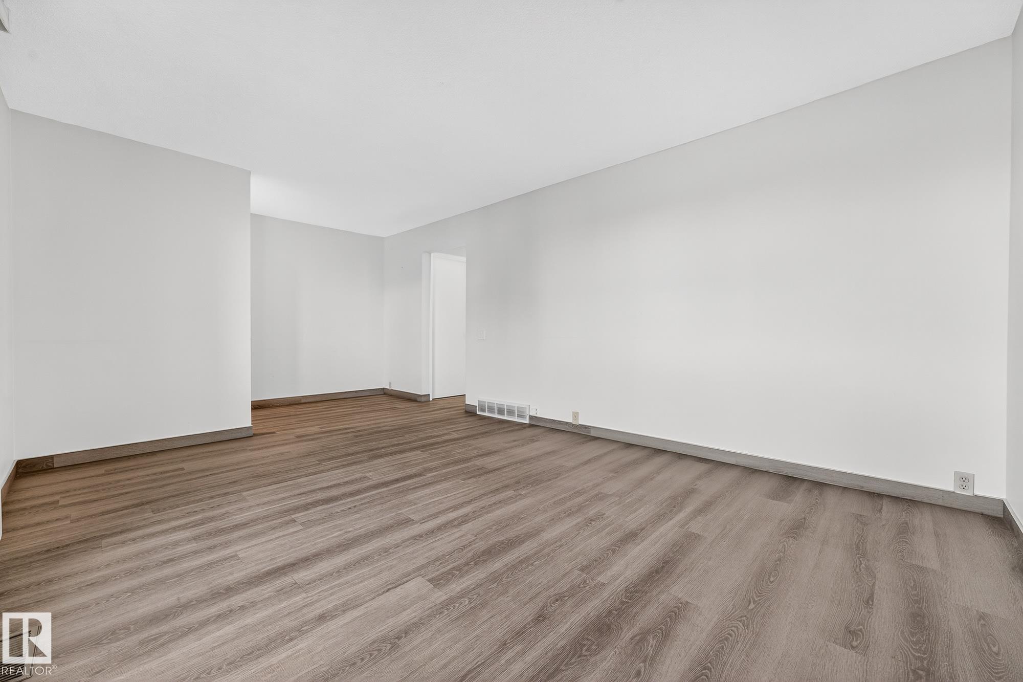 Photo 9 at 158 Mayfair Mews NW, Northmount, Edmonton