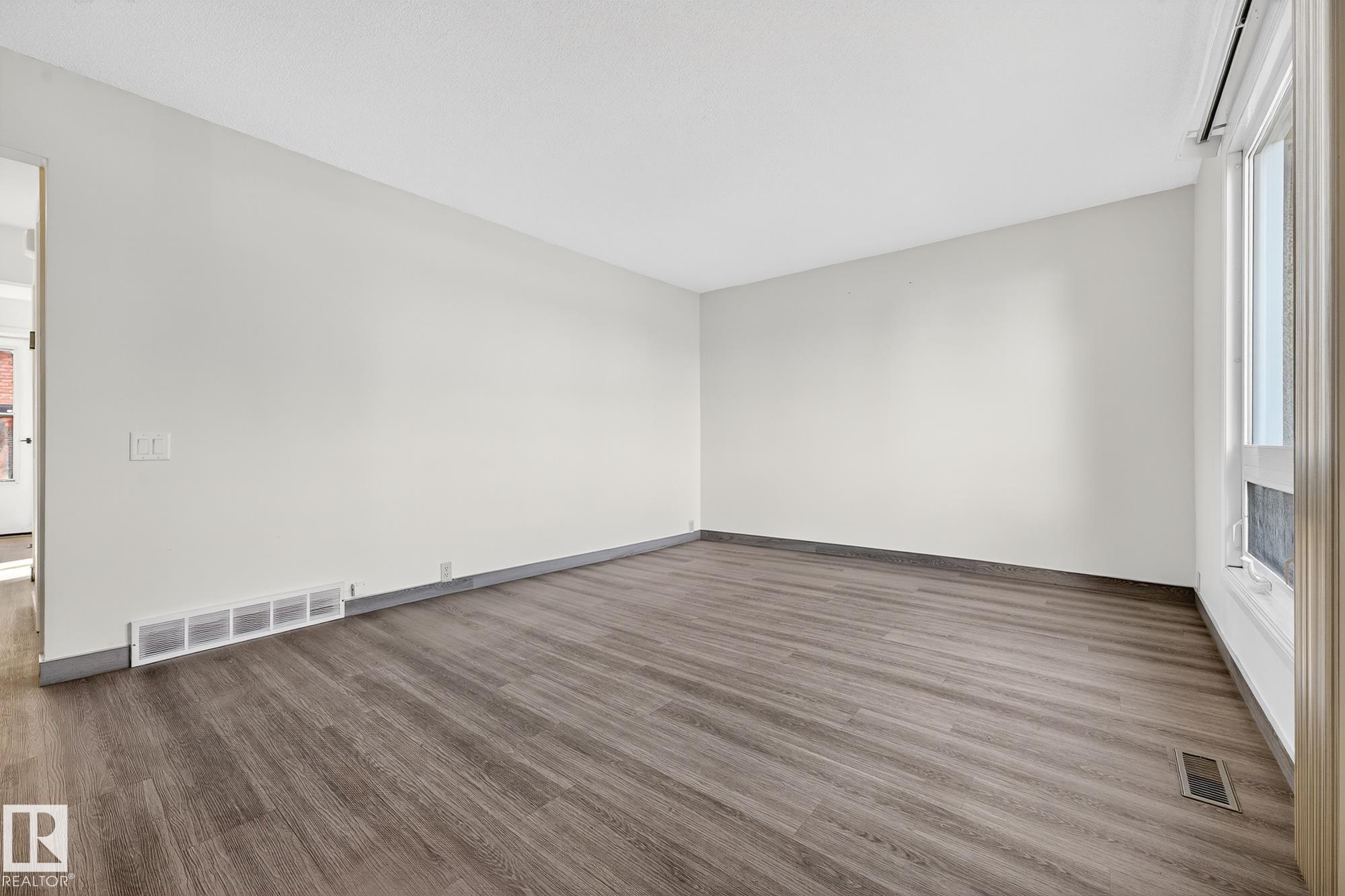 Photo 10 at 158 Mayfair Mews NW, Northmount, Edmonton