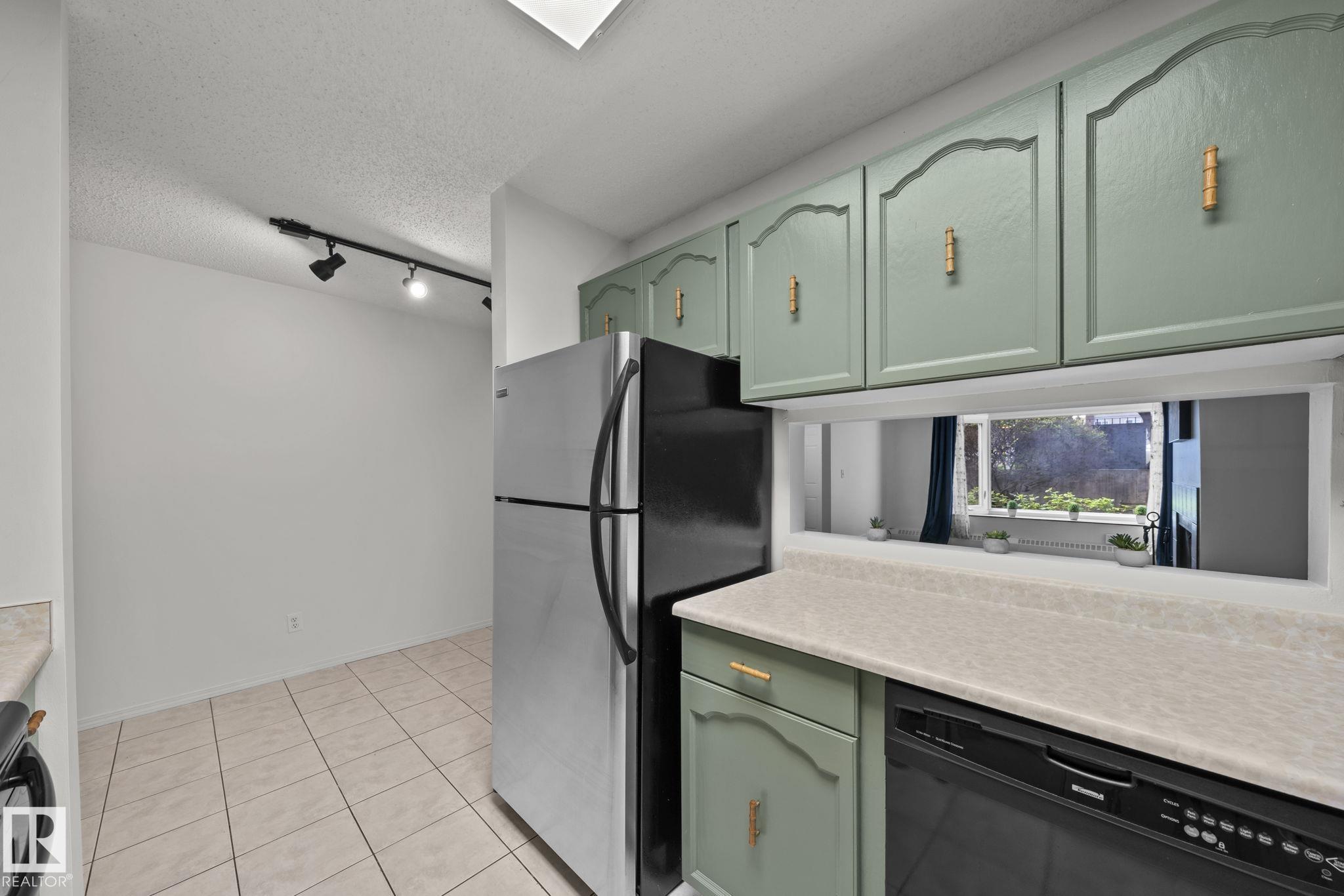 Photo 20 at 10520 84 Avenue NW, Strathcona, Edmonton