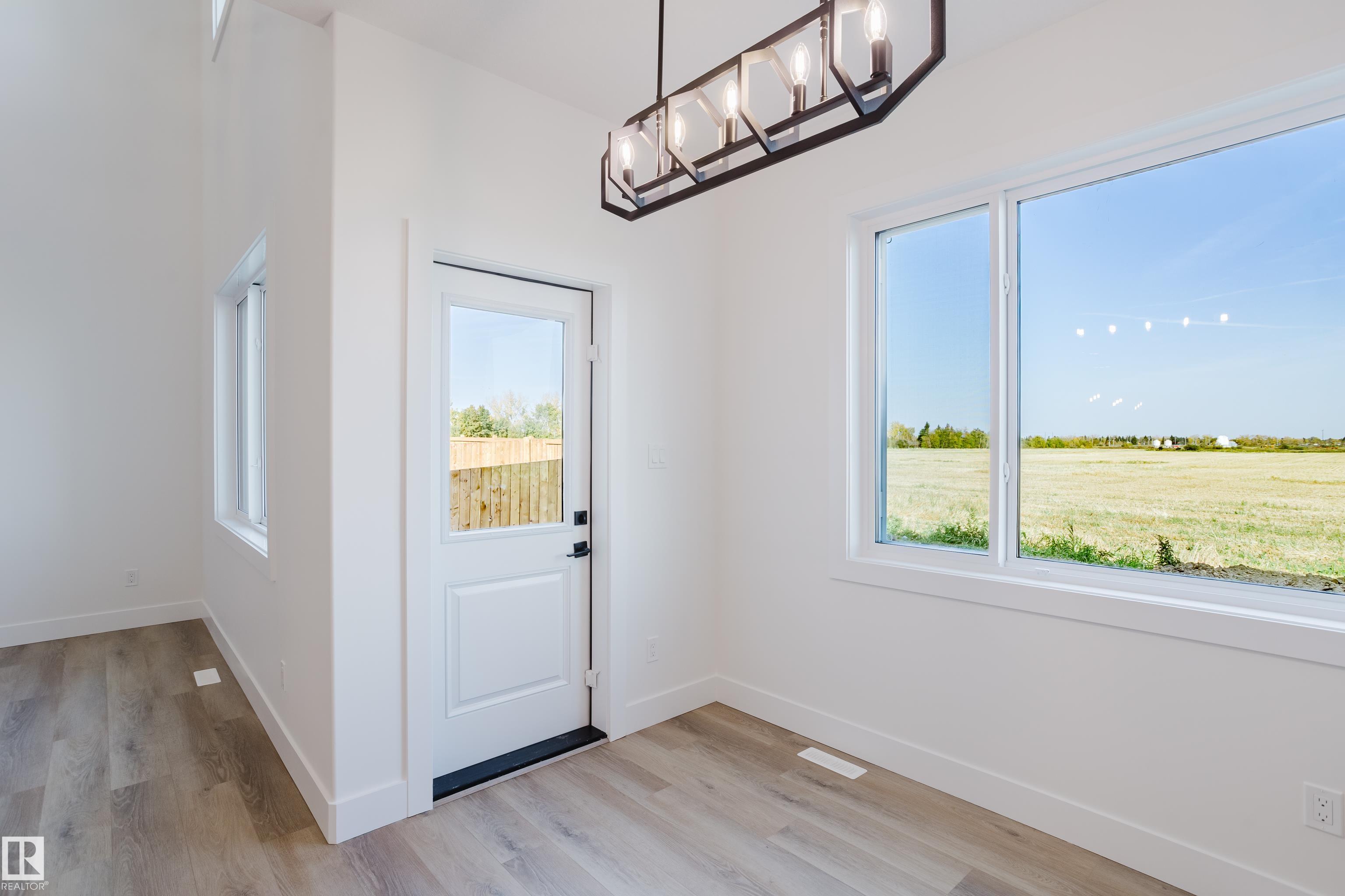 Photo 13 at 325 Bluff Cove, Black Stone, Leduc