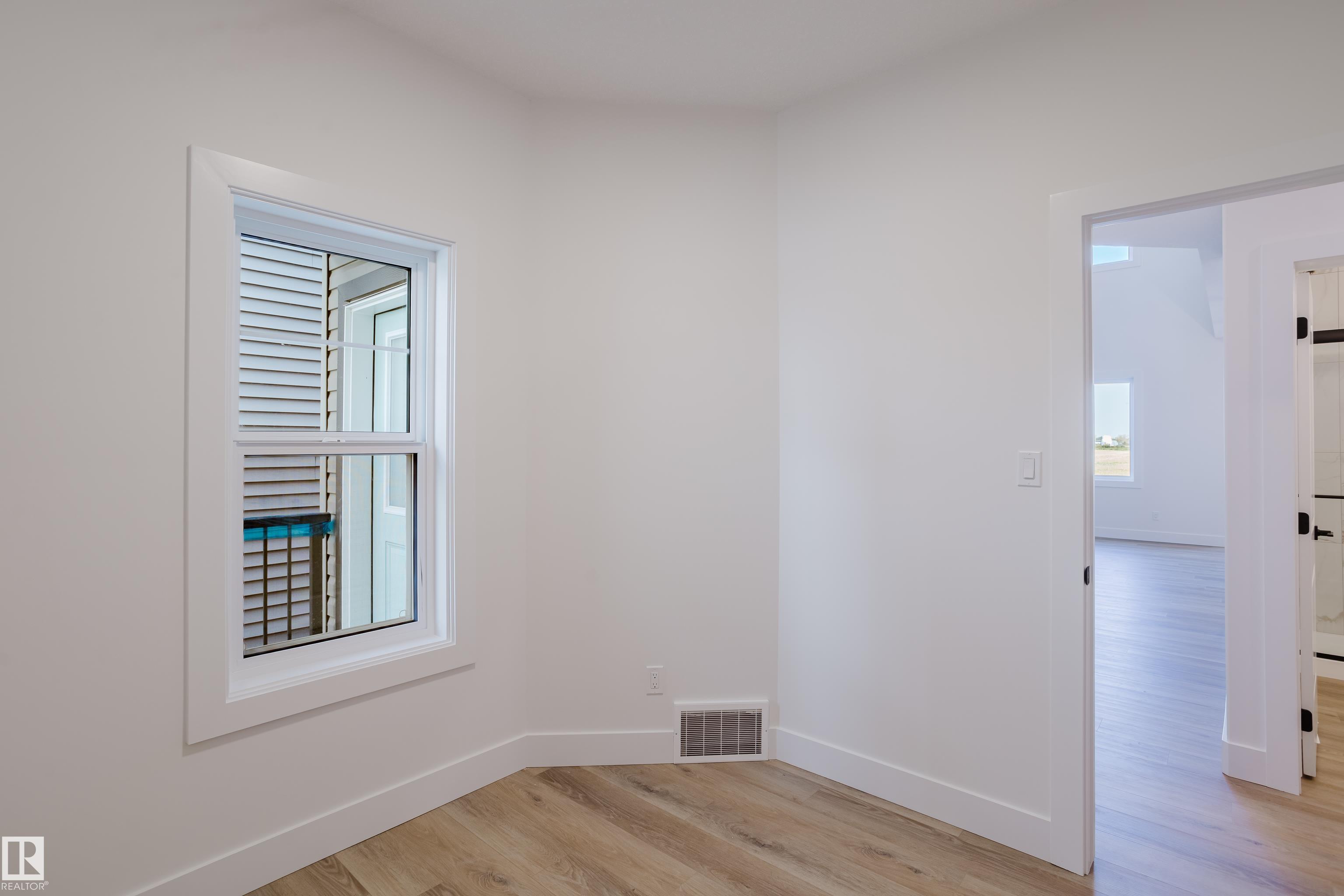 Photo 4 at 325 Bluff Cove, Black Stone, Leduc