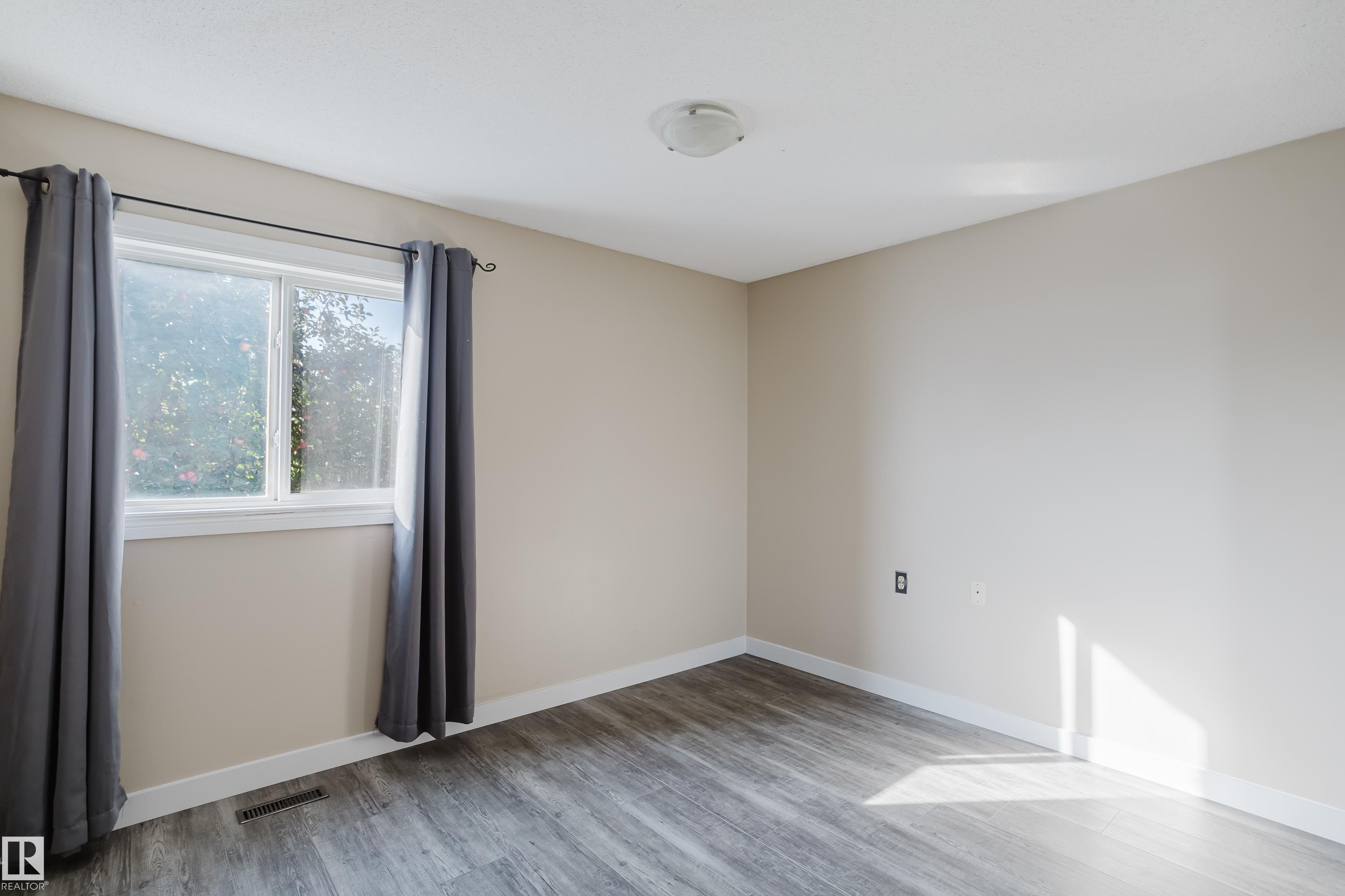 Photo 19 at 17723 95 Street NW, Lago Lindo, Edmonton