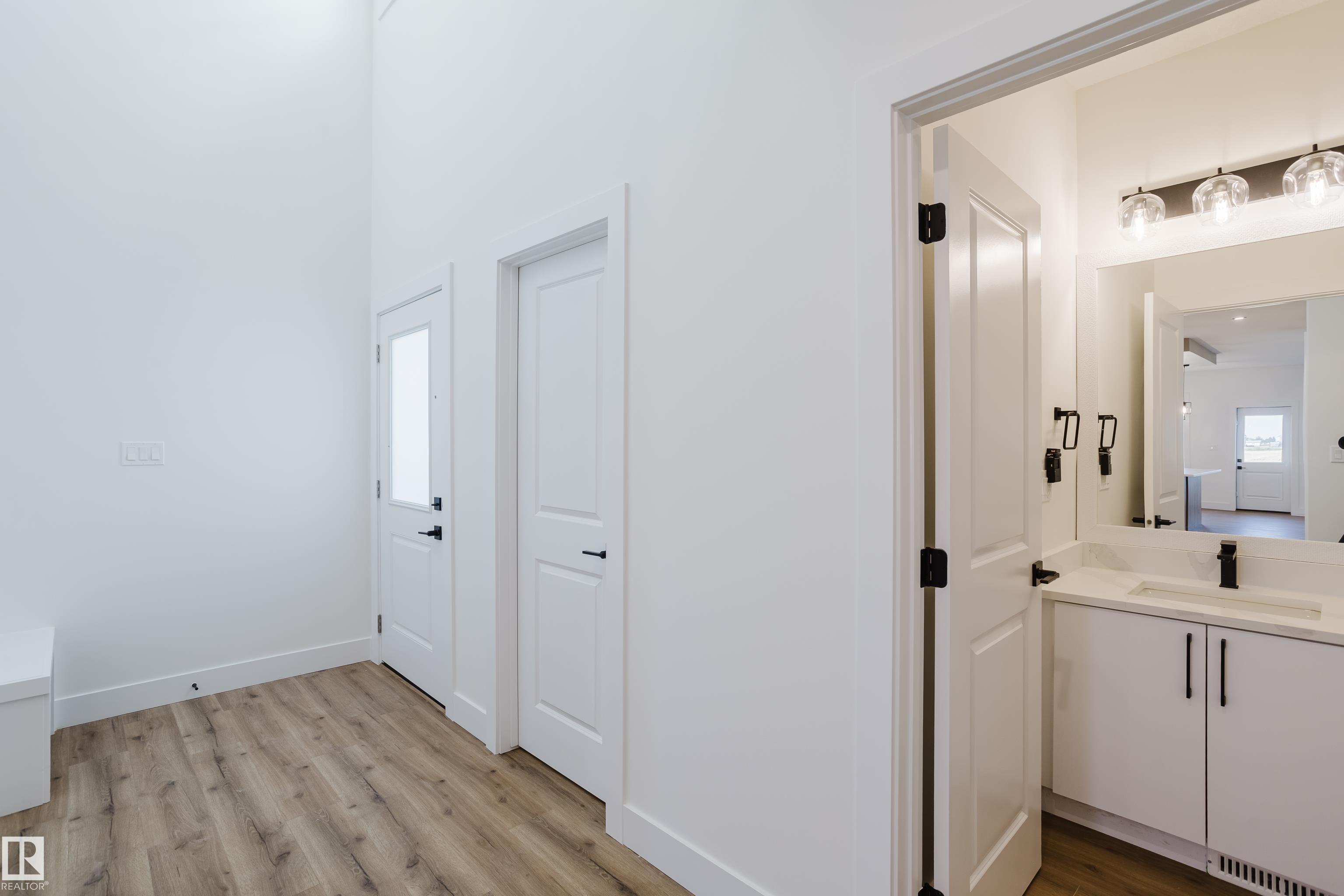 Photo 5 at 331 Bluff Cove, Black Stone, Leduc