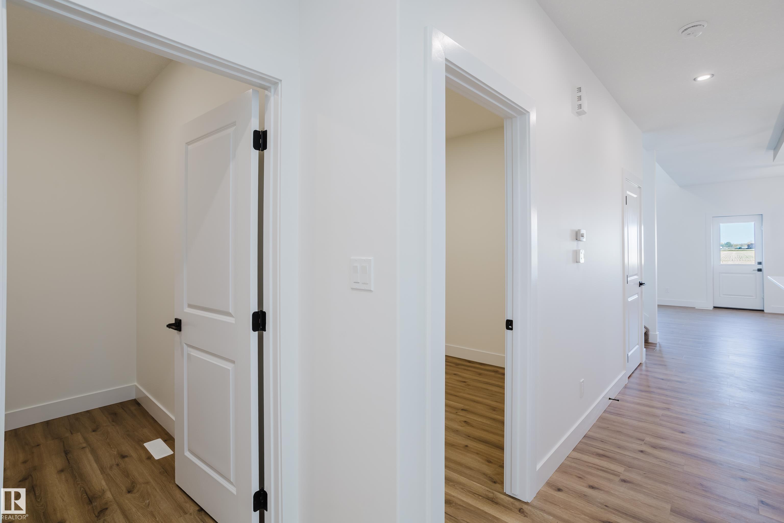 Photo 8 at 331 Bluff Cove, Black Stone, Leduc