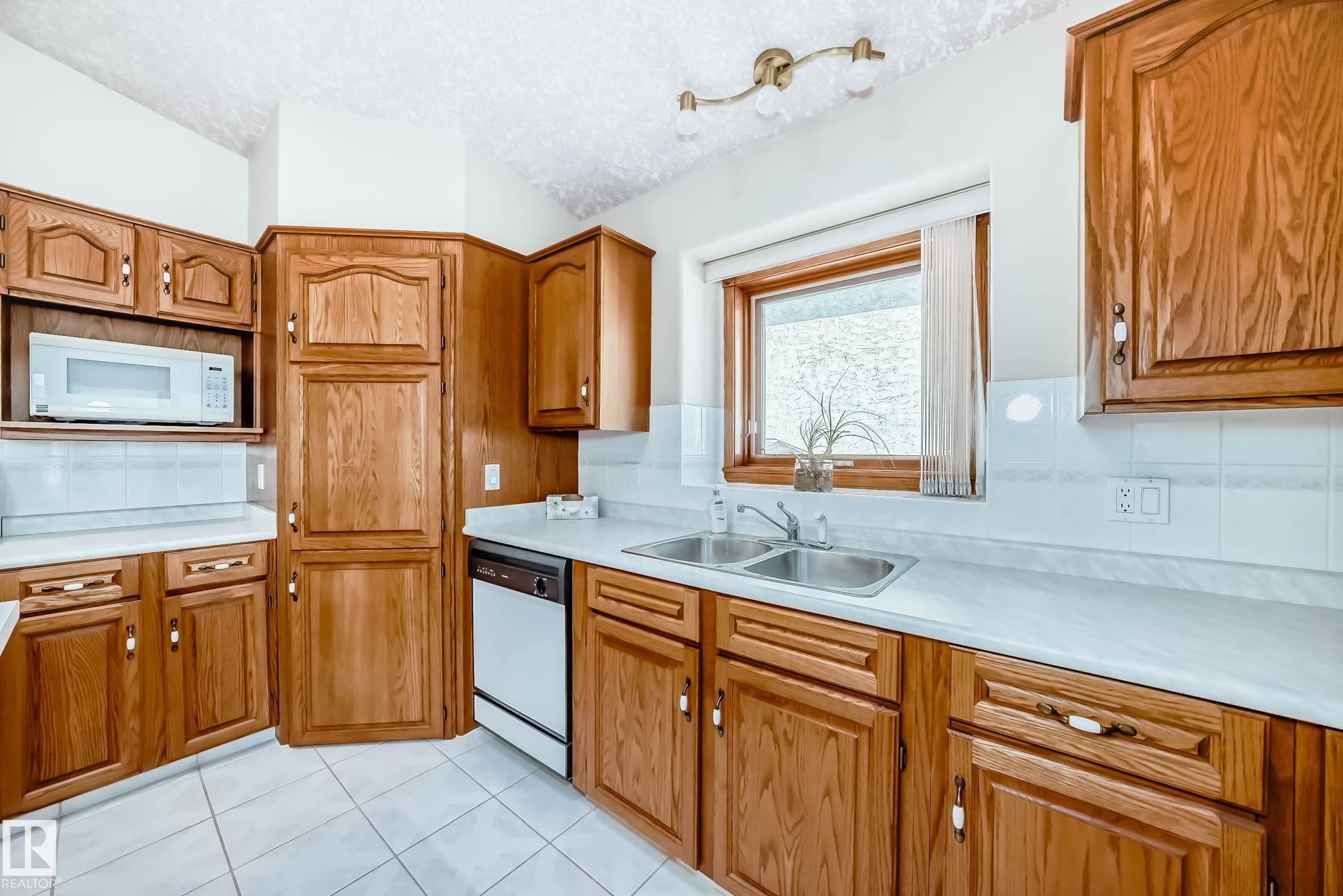 Photo 12 at 16135 56 Street NW, Hollick-Kenyon, Edmonton