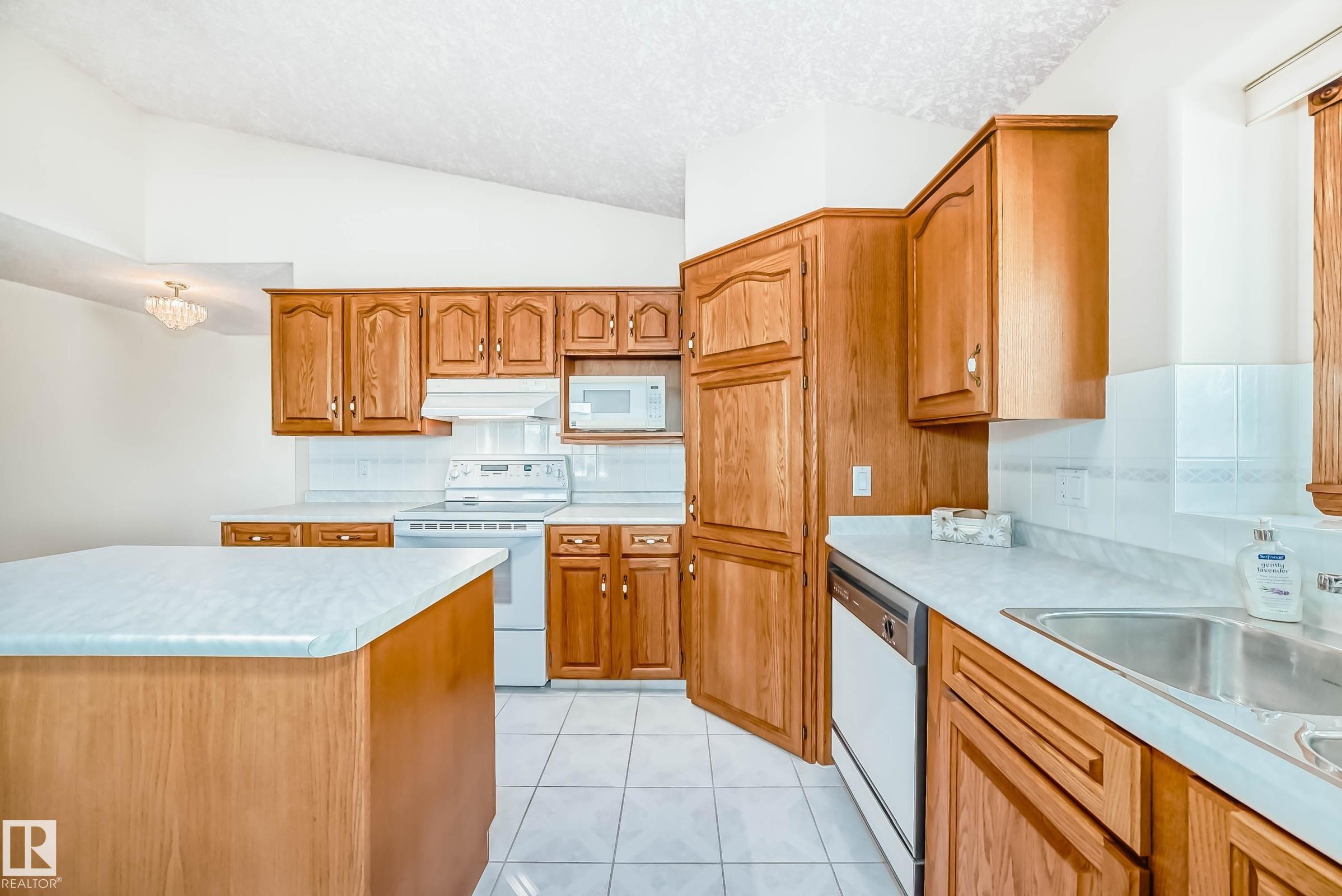 Photo 14 at 16135 56 Street NW, Hollick-Kenyon, Edmonton