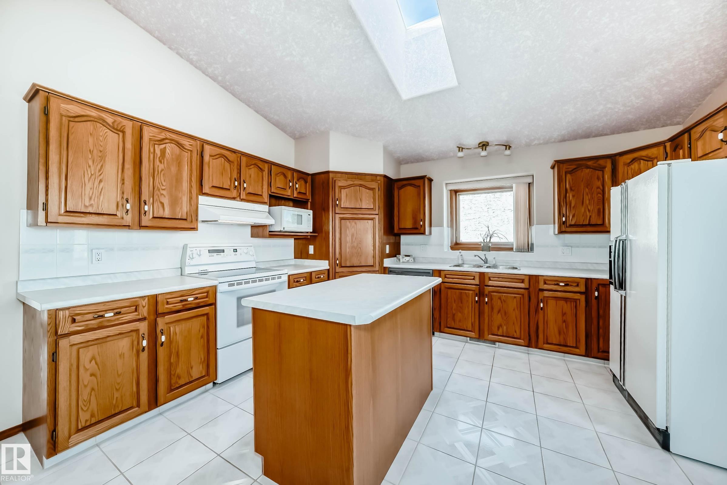 Photo 6 at 16135 56 Street NW, Hollick-Kenyon, Edmonton