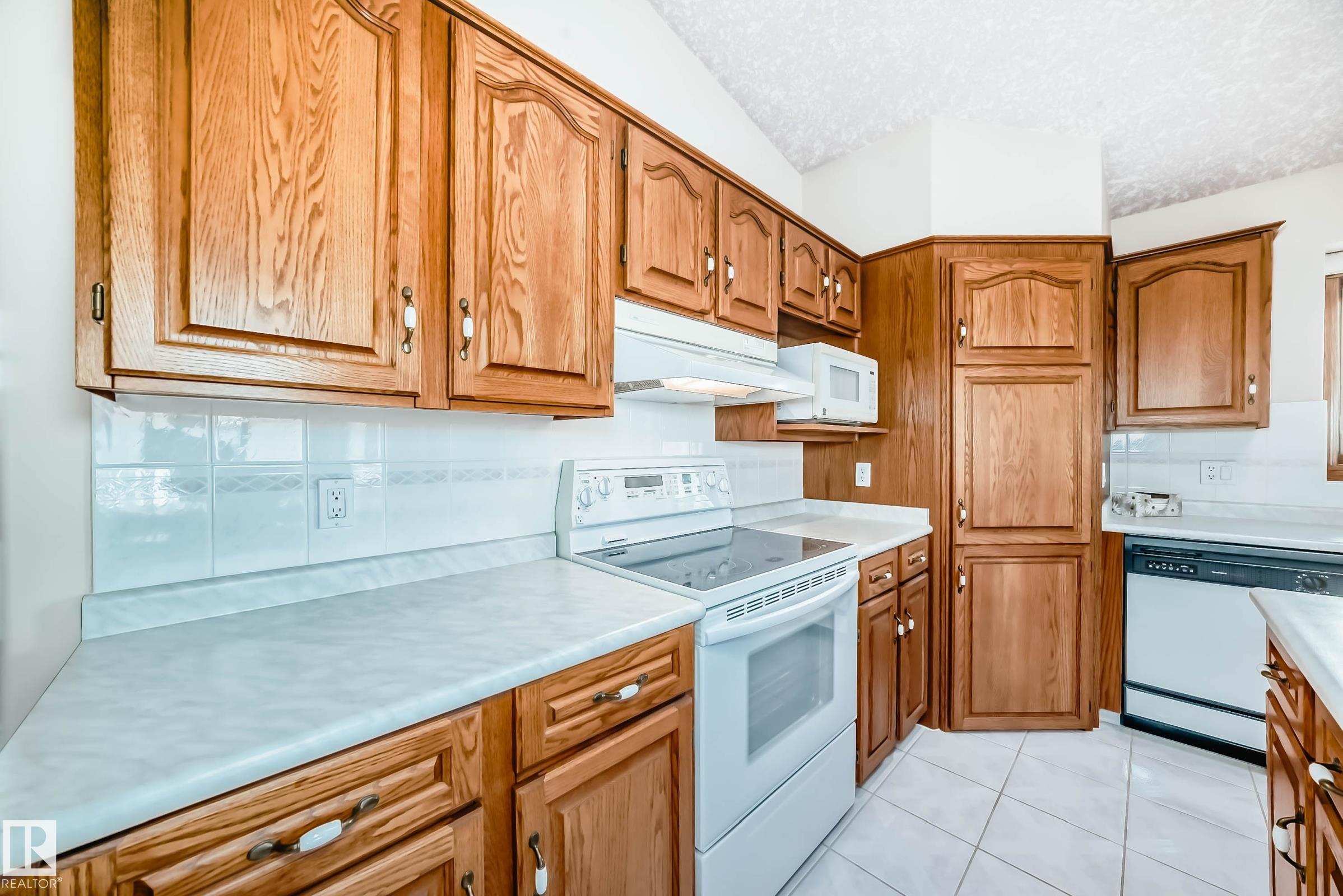 Photo 8 at 16135 56 Street NW, Hollick-Kenyon, Edmonton