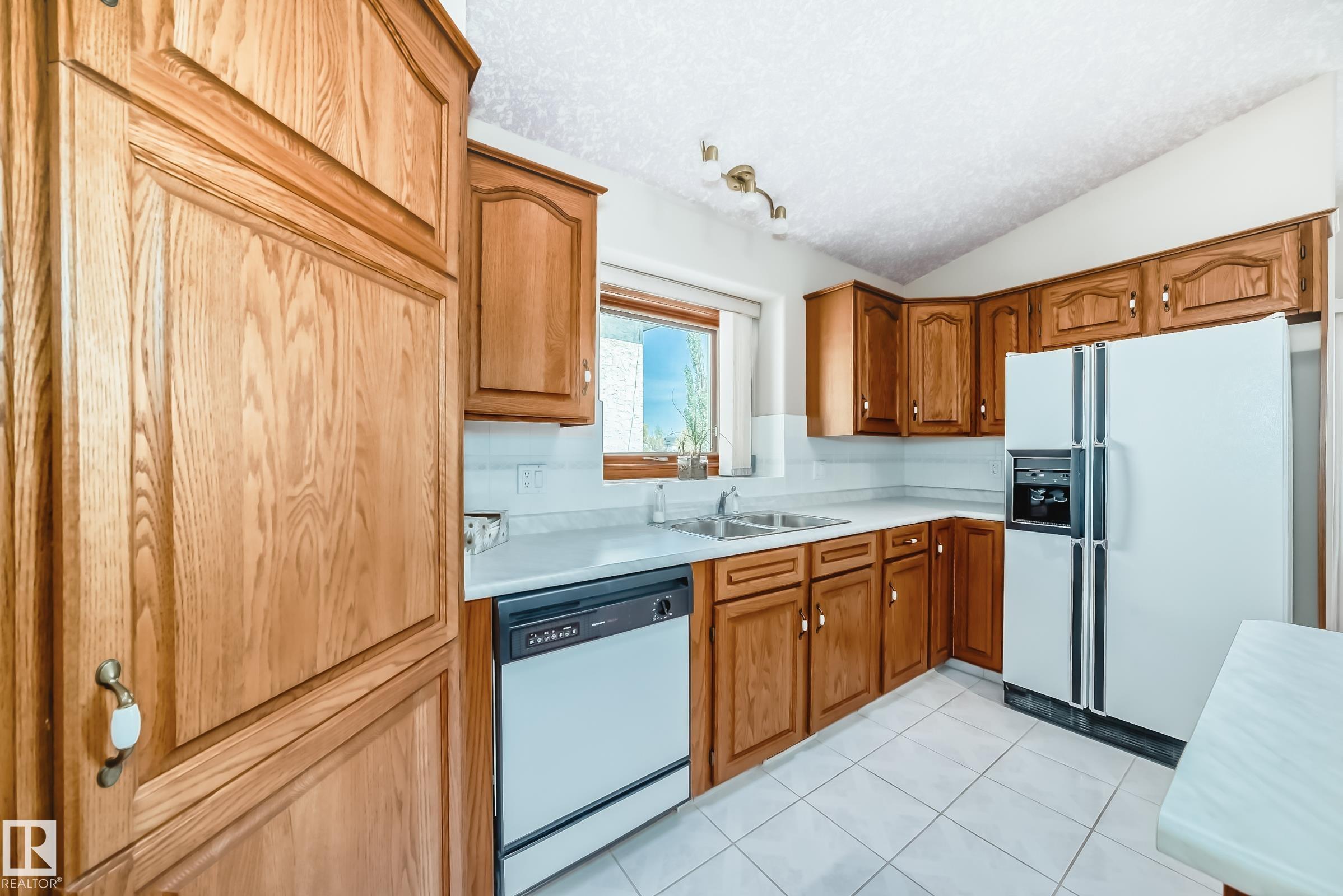 Photo 10 at 16135 56 Street NW, Hollick-Kenyon, Edmonton