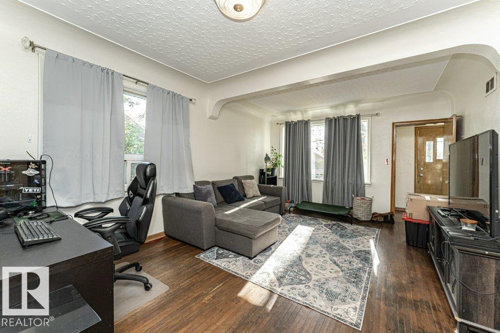Photo 3 at 10012 96a Avenue, Sherridon Heights, Fort Saskatchewan